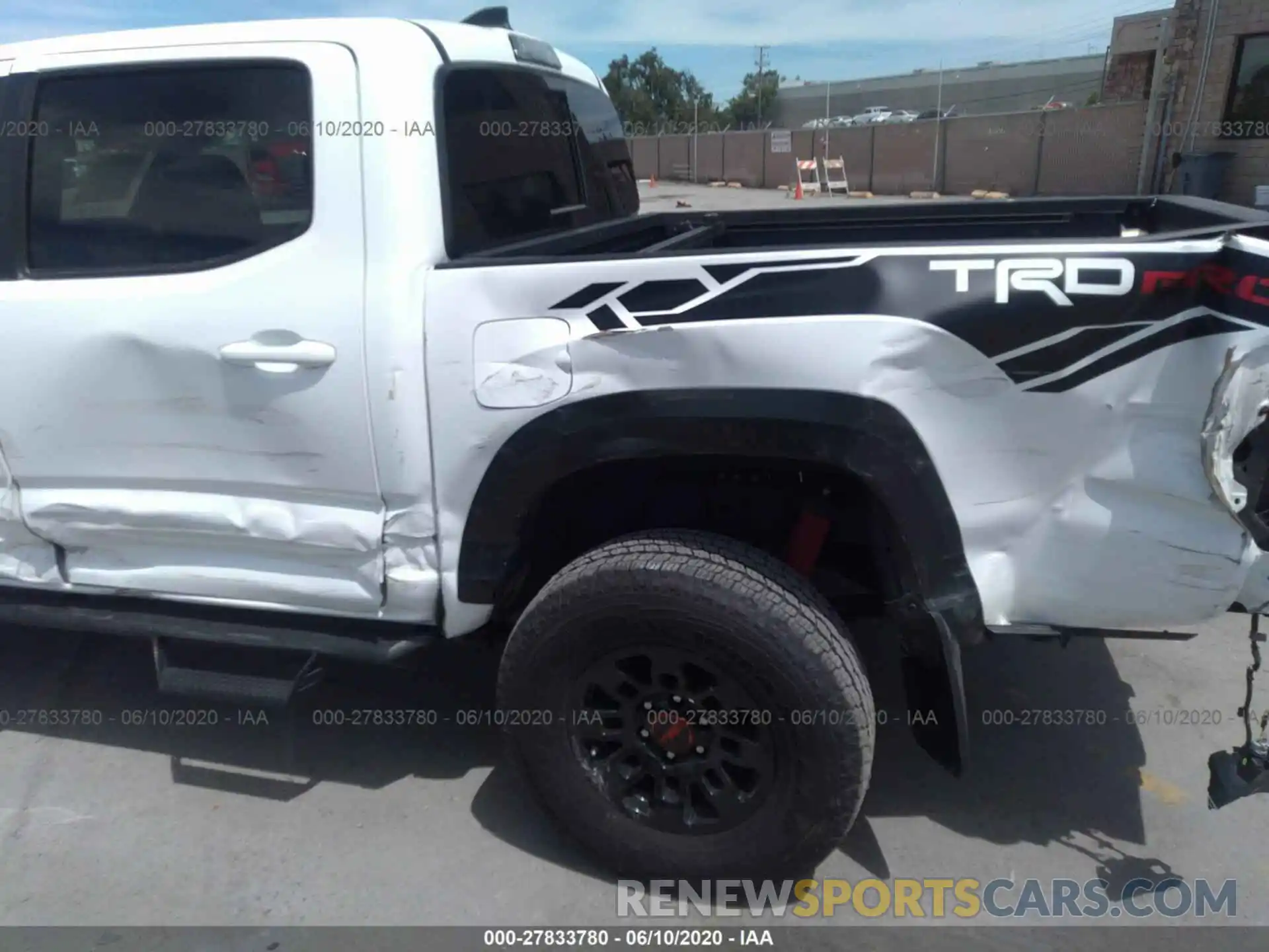 6 Photograph of a damaged car 5TFCZ5AN4KX205356 TOYOTA TACOMA 4WD 2019