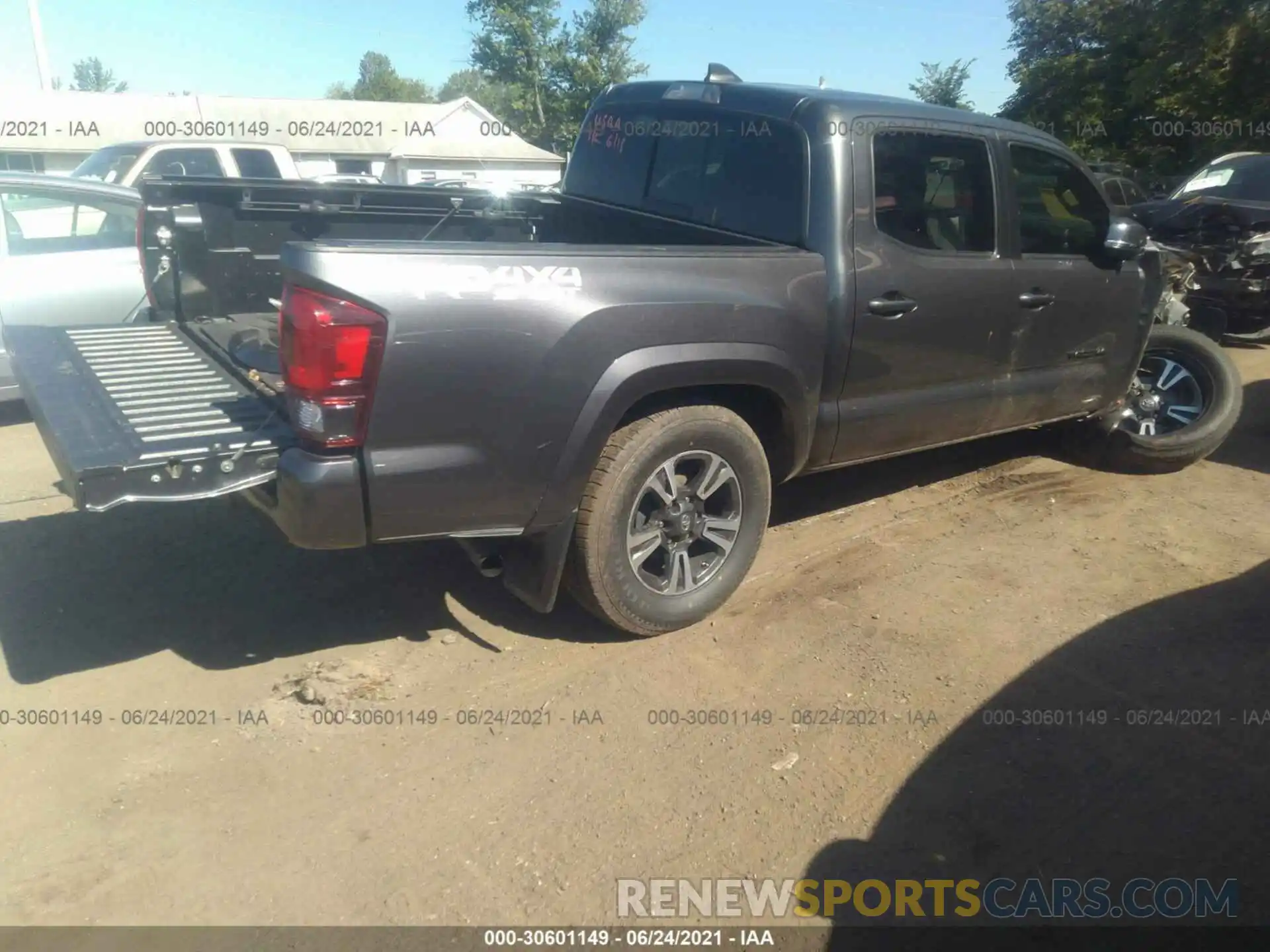 4 Фотография поврежденного автомобиля 5TFCZ5AN5KX179723 TOYOTA TACOMA 4WD 2019