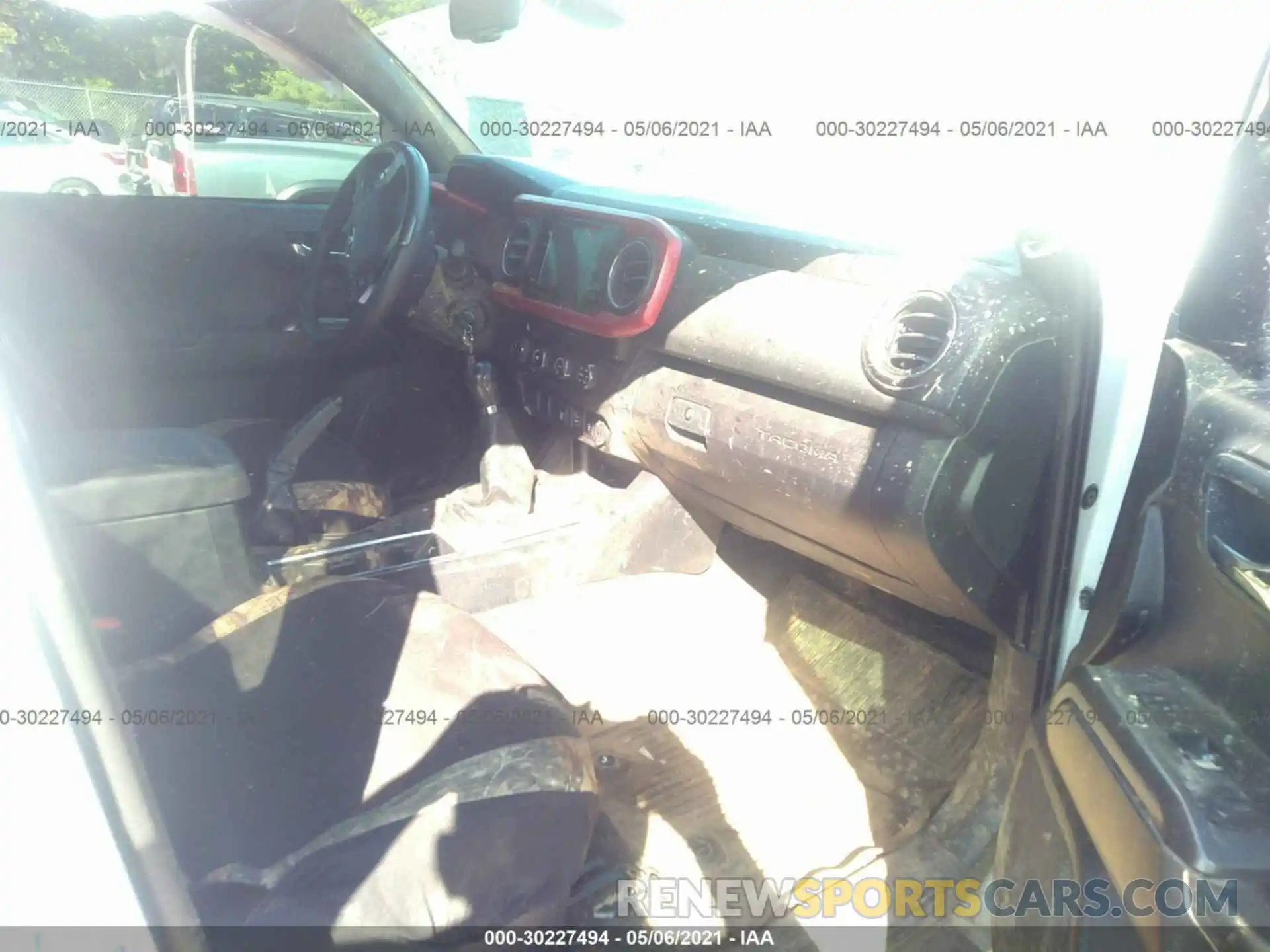 5 Фотография поврежденного автомобиля 5TFCZ5AN5KX181214 TOYOTA TACOMA 4WD 2019