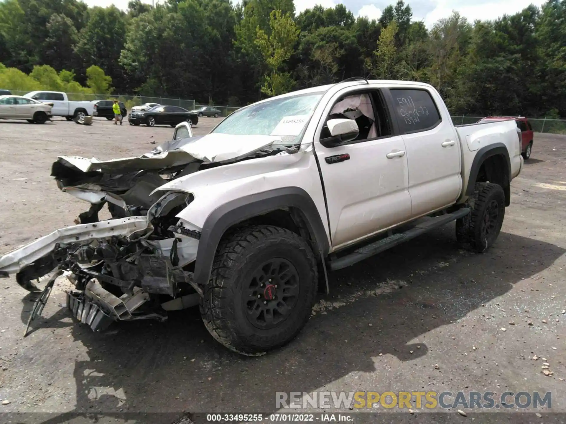 2 Фотография поврежденного автомобиля 5TFCZ5AN5KX181648 TOYOTA TACOMA 4WD 2019