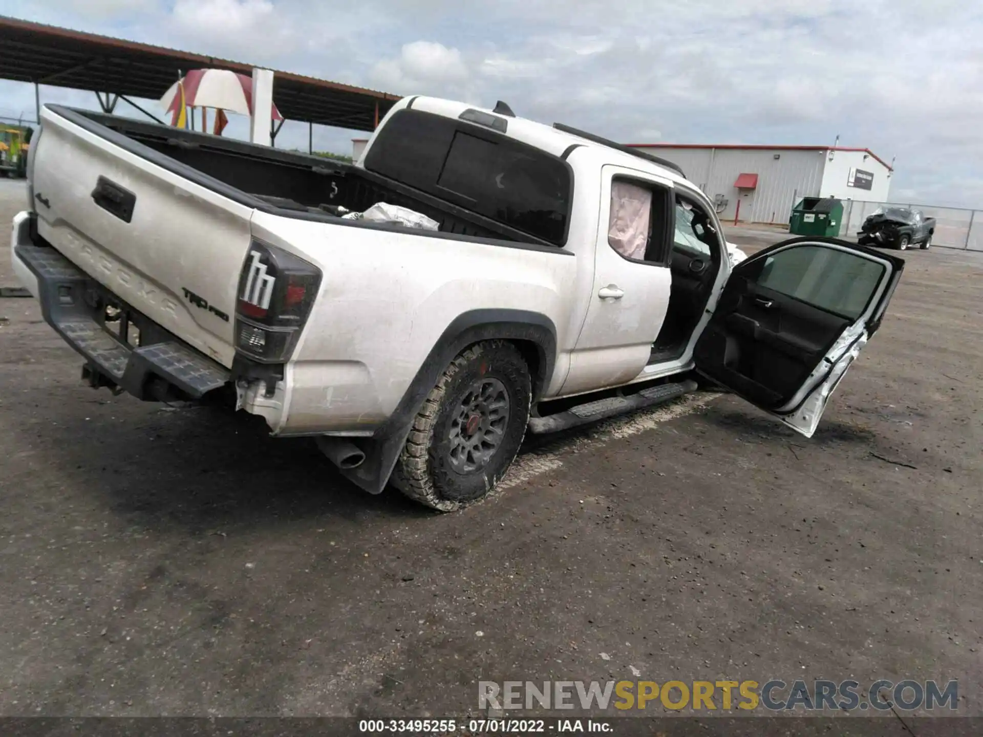 4 Фотография поврежденного автомобиля 5TFCZ5AN5KX181648 TOYOTA TACOMA 4WD 2019