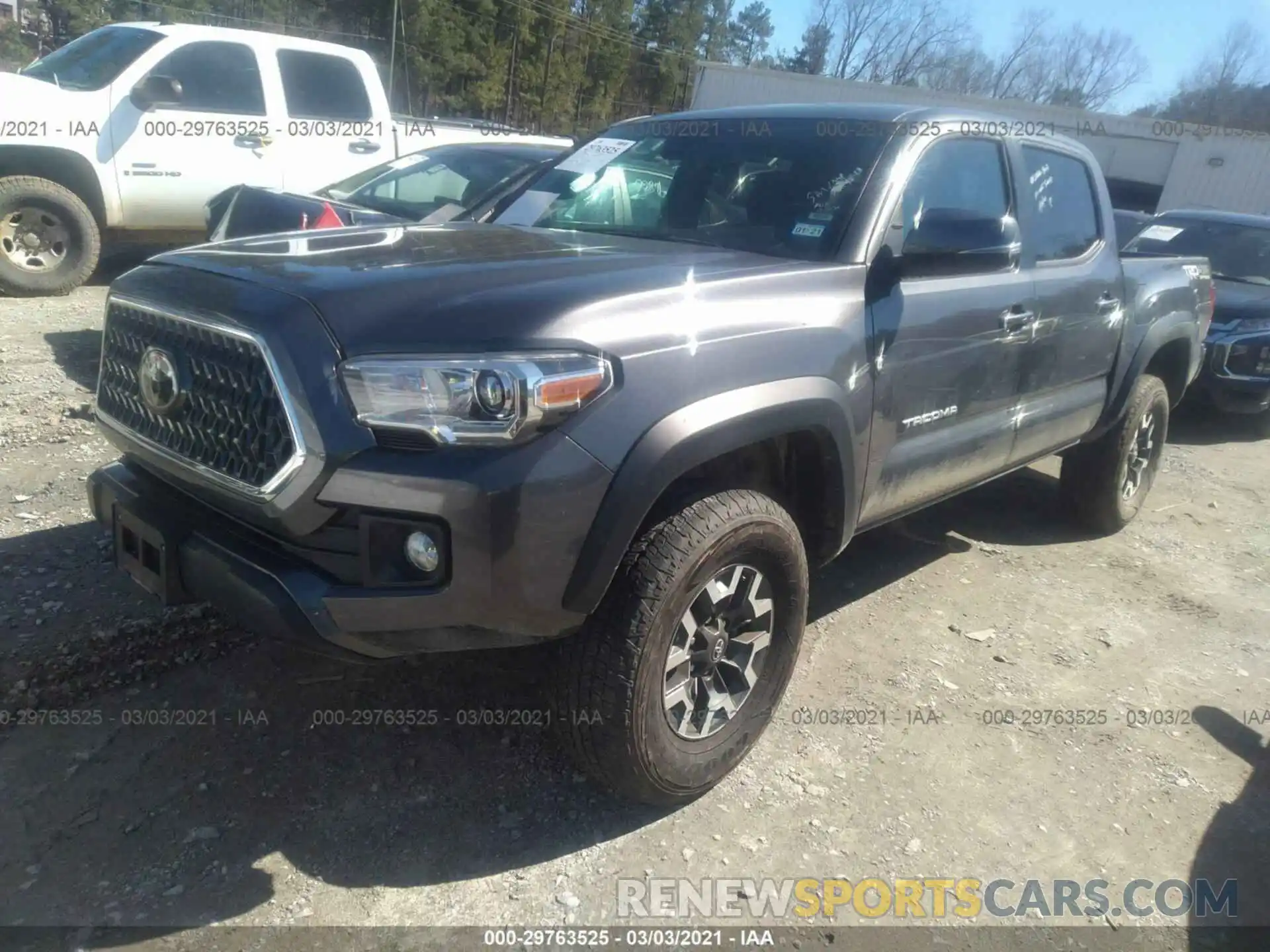 2 Фотография поврежденного автомобиля 5TFCZ5AN5KX186297 TOYOTA TACOMA 4WD 2019