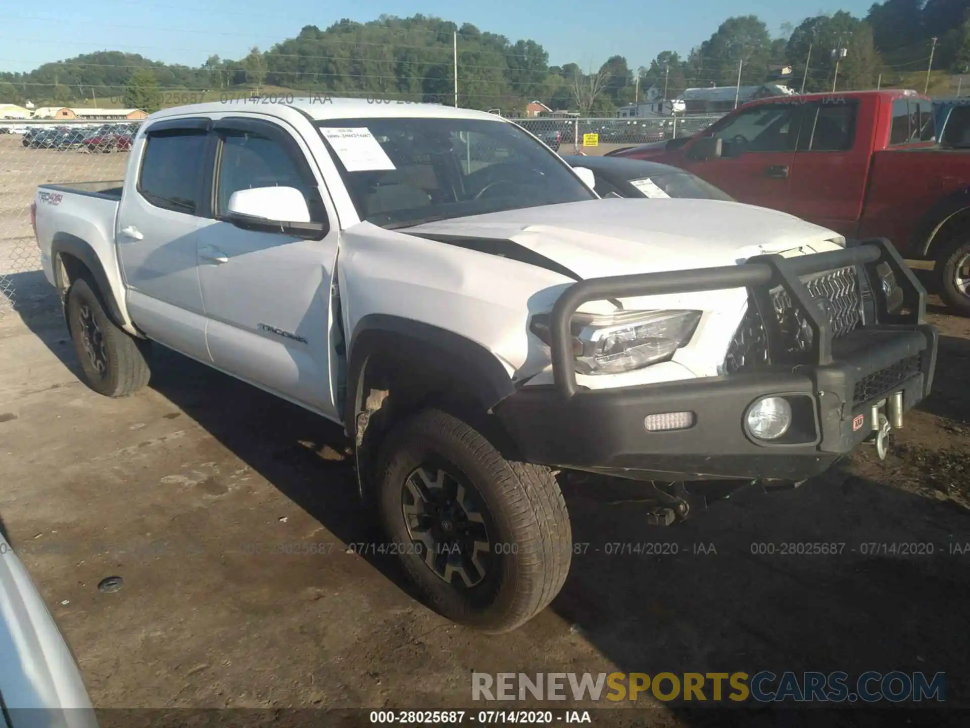 1 Photograph of a damaged car 5TFCZ5AN5KX190480 TOYOTA TACOMA 4WD 2019