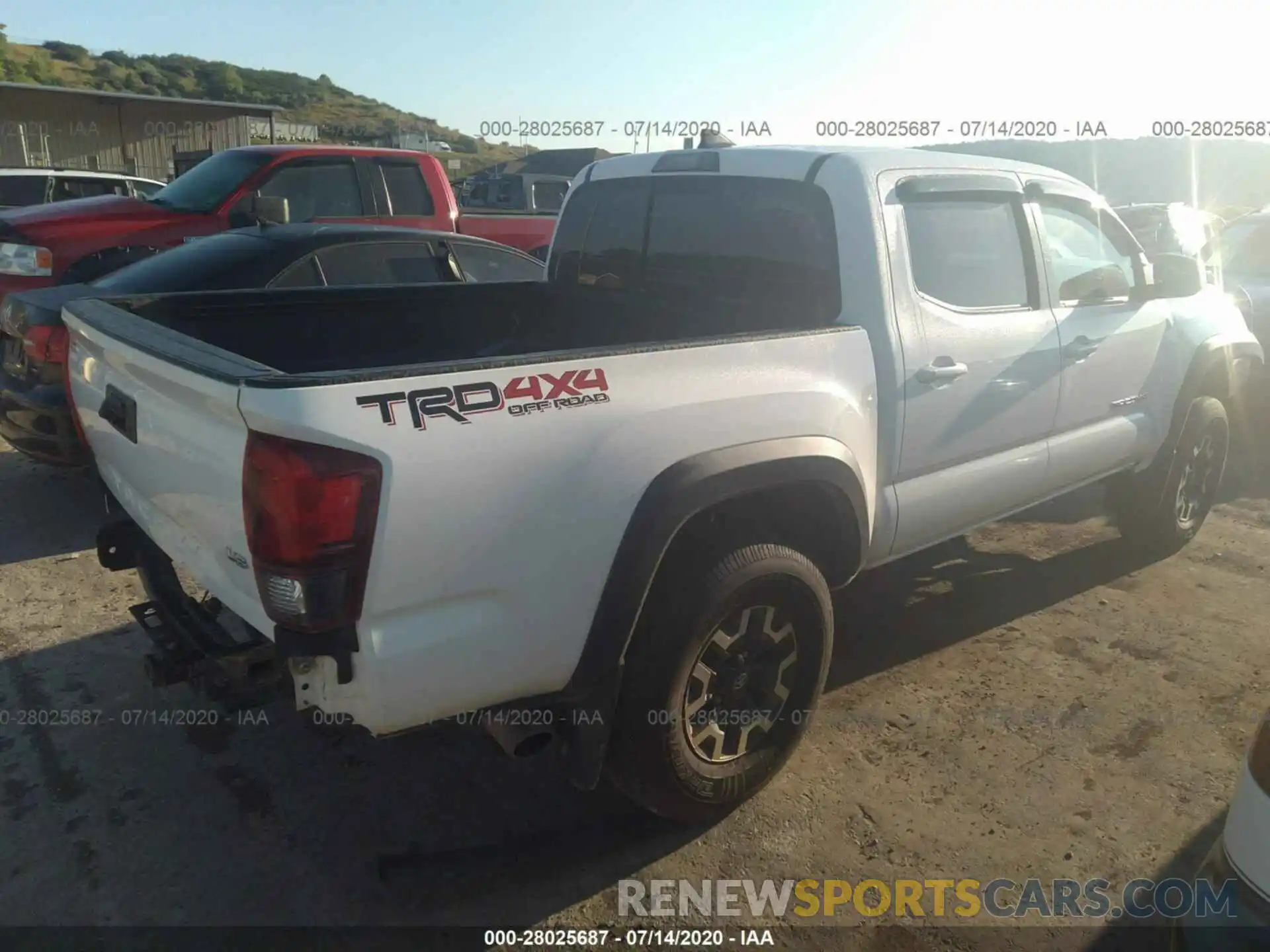 4 Photograph of a damaged car 5TFCZ5AN5KX190480 TOYOTA TACOMA 4WD 2019