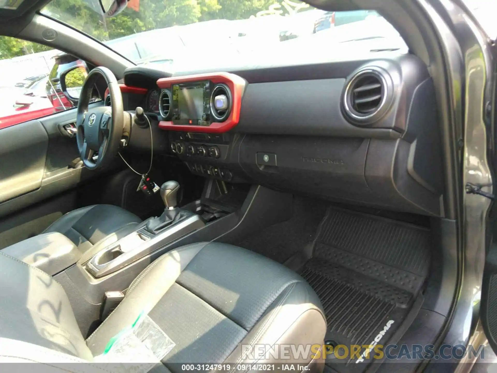 5 Photograph of a damaged car 5TFCZ5AN5KX202496 TOYOTA TACOMA 4WD 2019