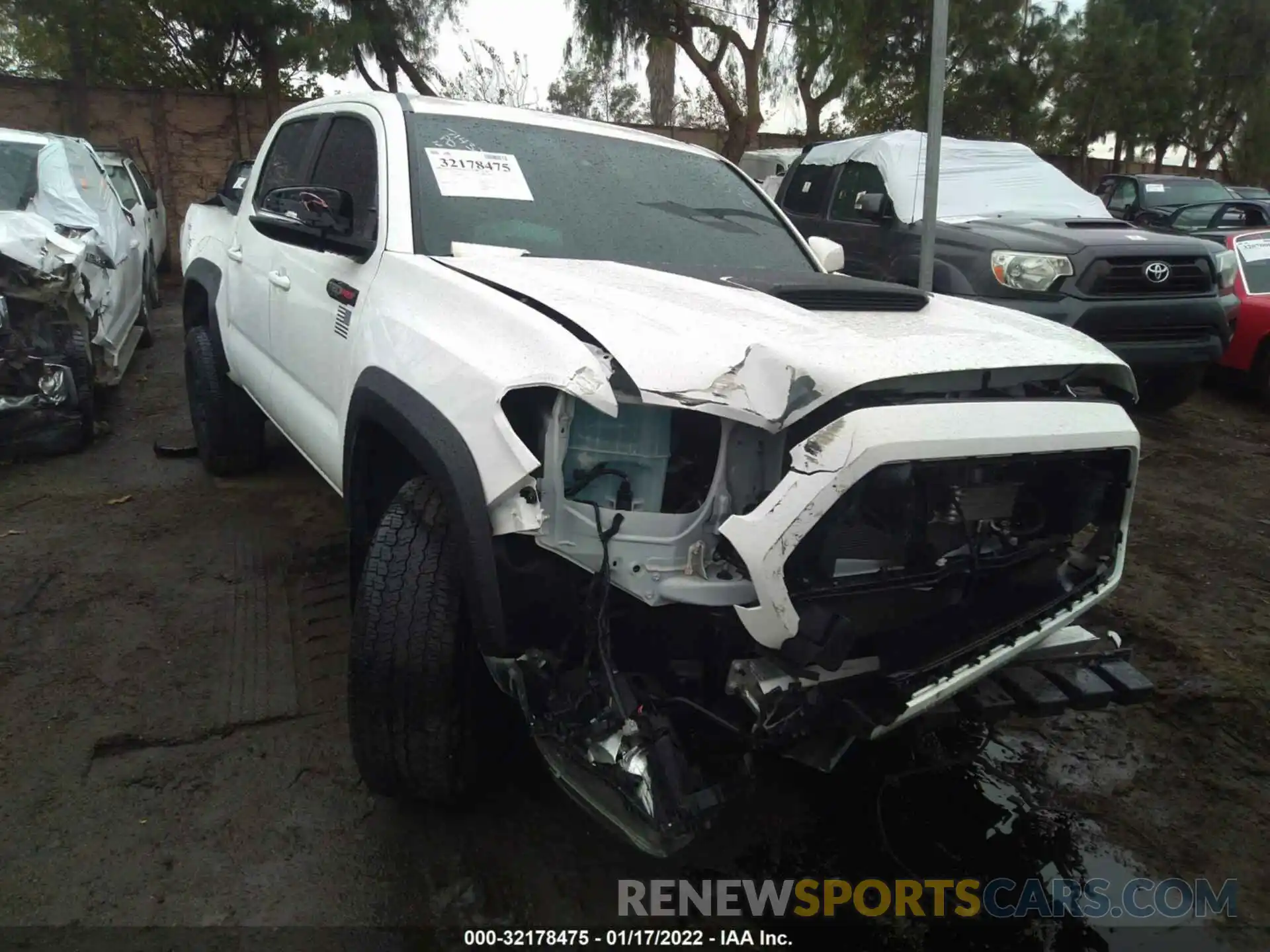 1 Photograph of a damaged car 5TFCZ5AN5KX206032 TOYOTA TACOMA 4WD 2019