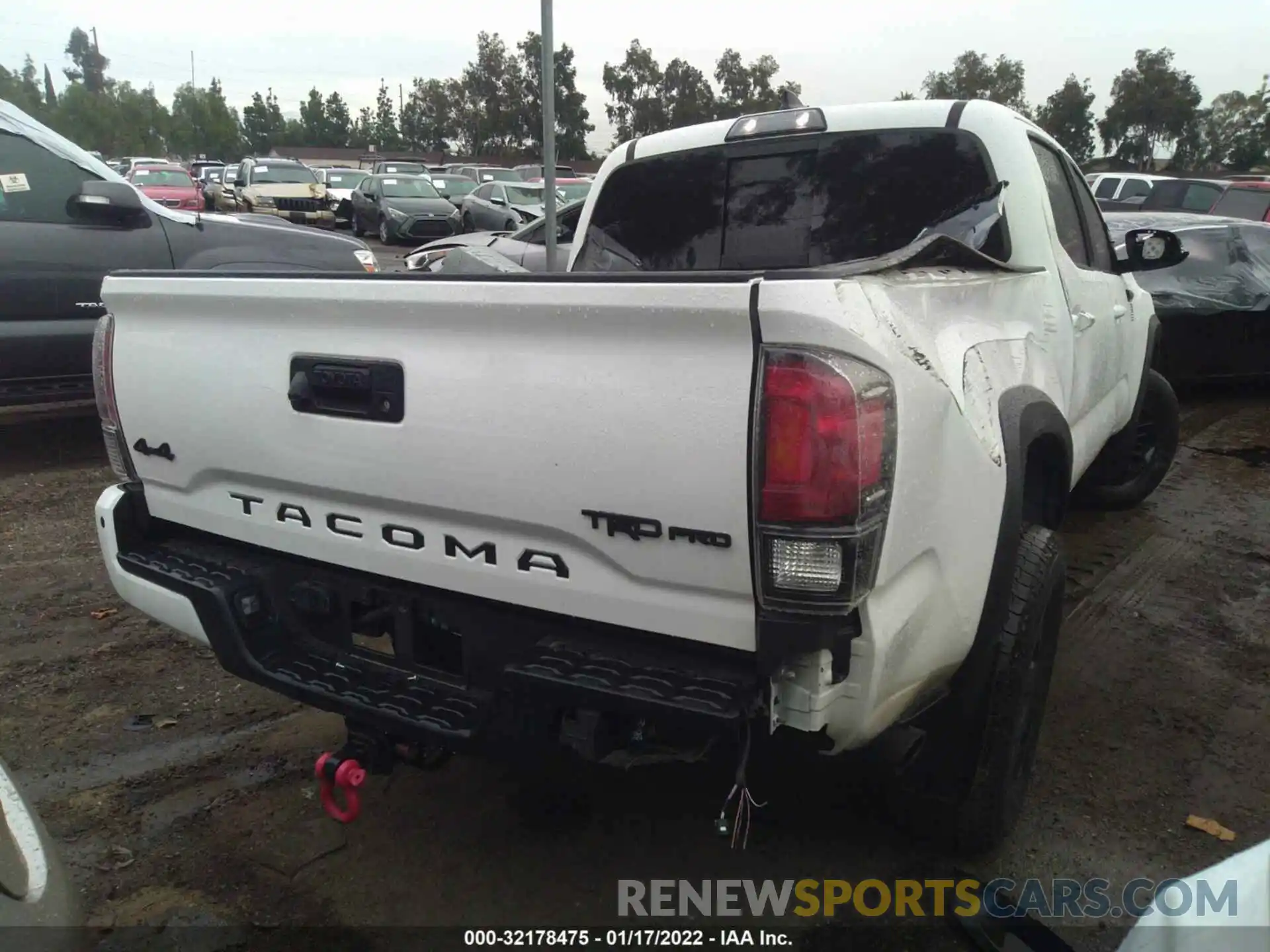 4 Photograph of a damaged car 5TFCZ5AN5KX206032 TOYOTA TACOMA 4WD 2019