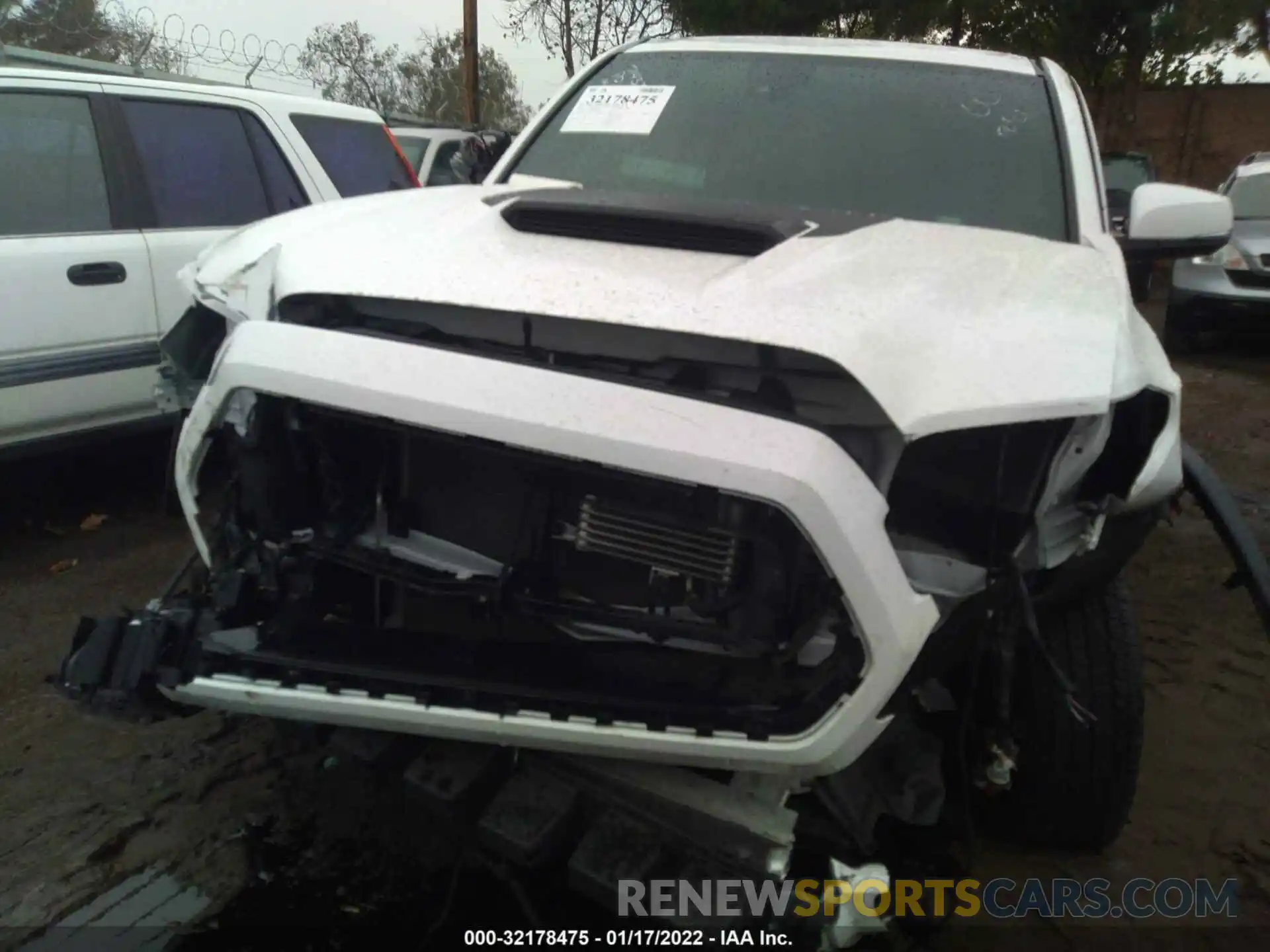 6 Photograph of a damaged car 5TFCZ5AN5KX206032 TOYOTA TACOMA 4WD 2019