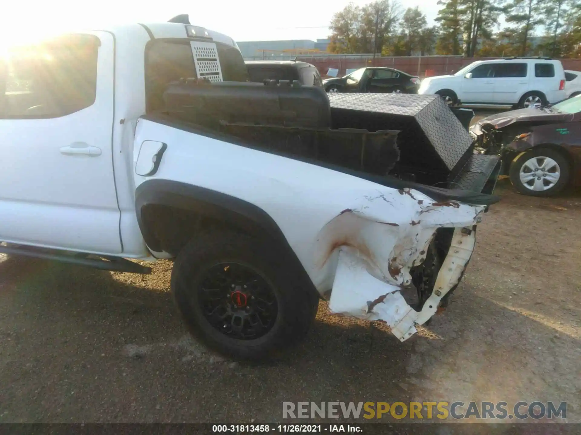 6 Photograph of a damaged car 5TFCZ5AN5KX206936 TOYOTA TACOMA 4WD 2019