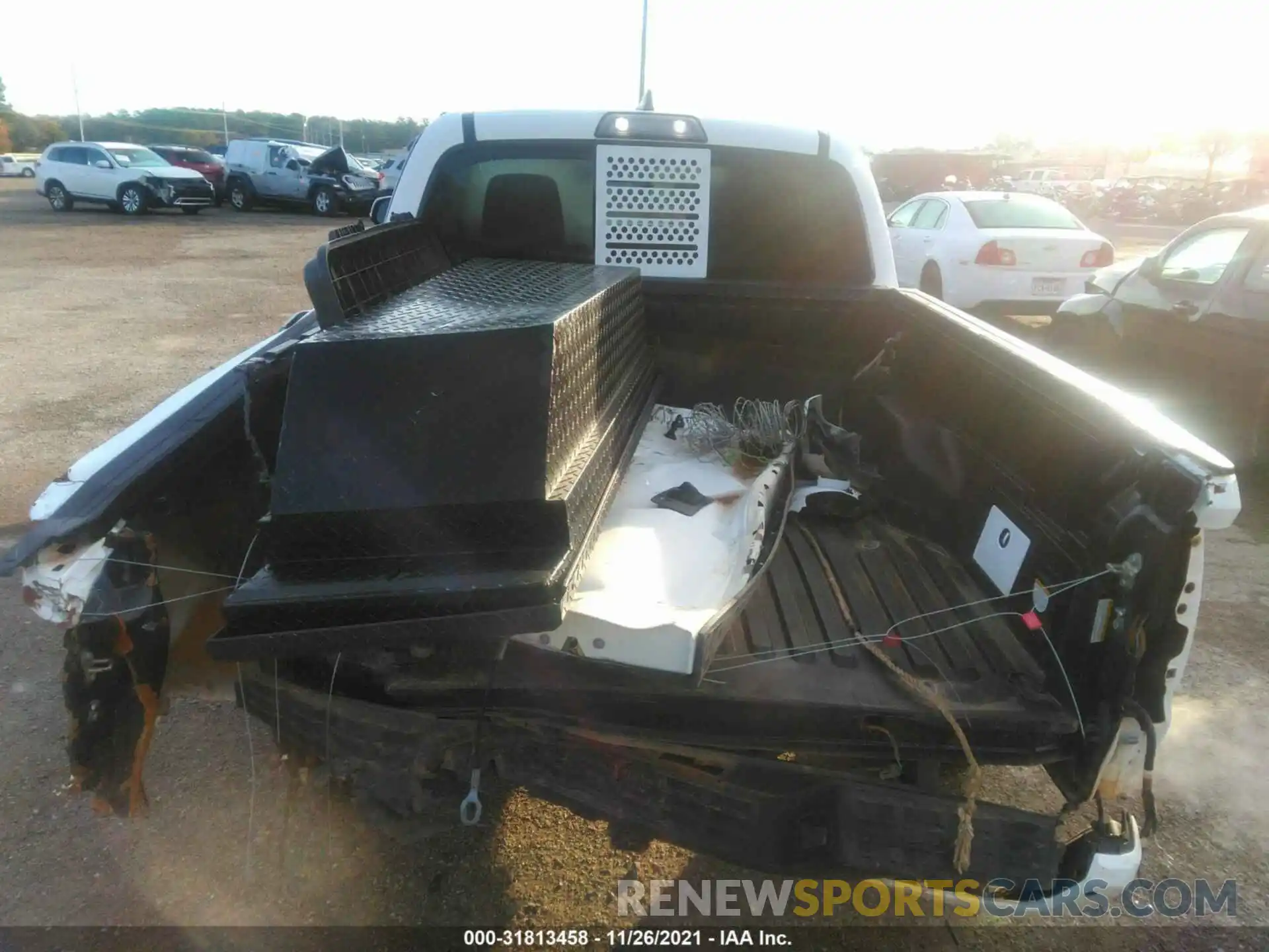 8 Photograph of a damaged car 5TFCZ5AN5KX206936 TOYOTA TACOMA 4WD 2019