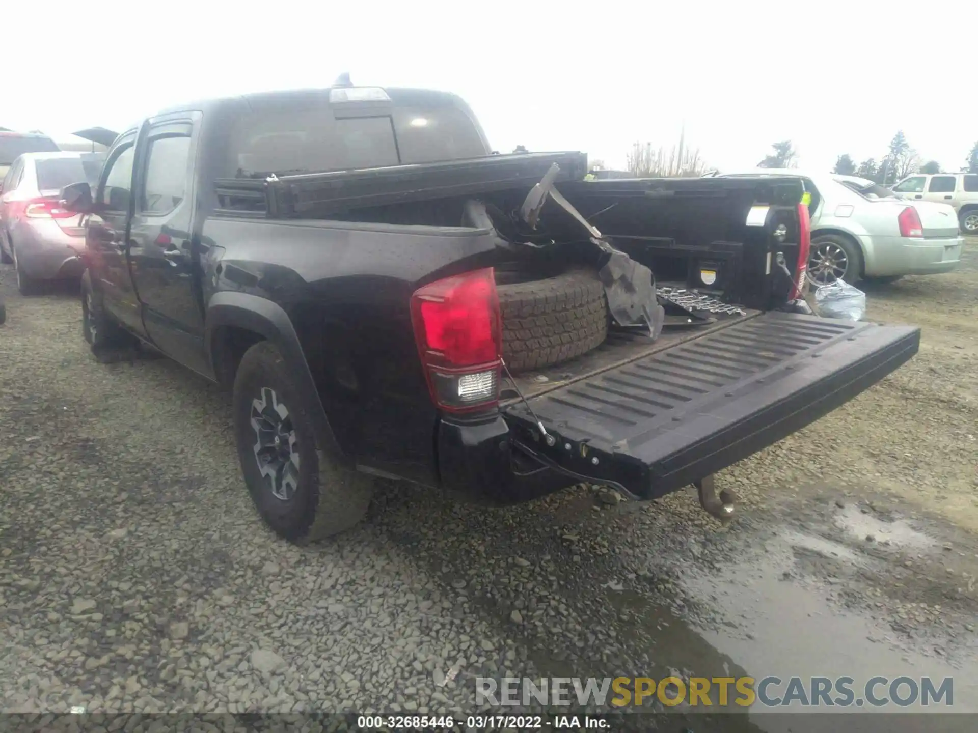 3 Photograph of a damaged car 5TFCZ5AN5KX208444 TOYOTA TACOMA 4WD 2019