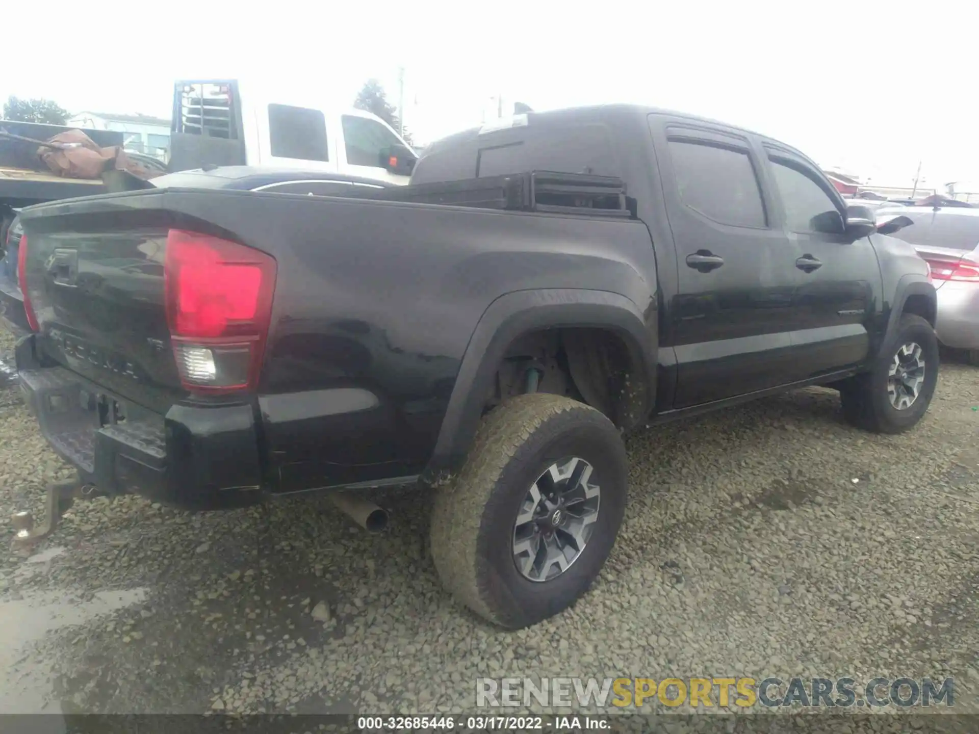 4 Photograph of a damaged car 5TFCZ5AN5KX208444 TOYOTA TACOMA 4WD 2019