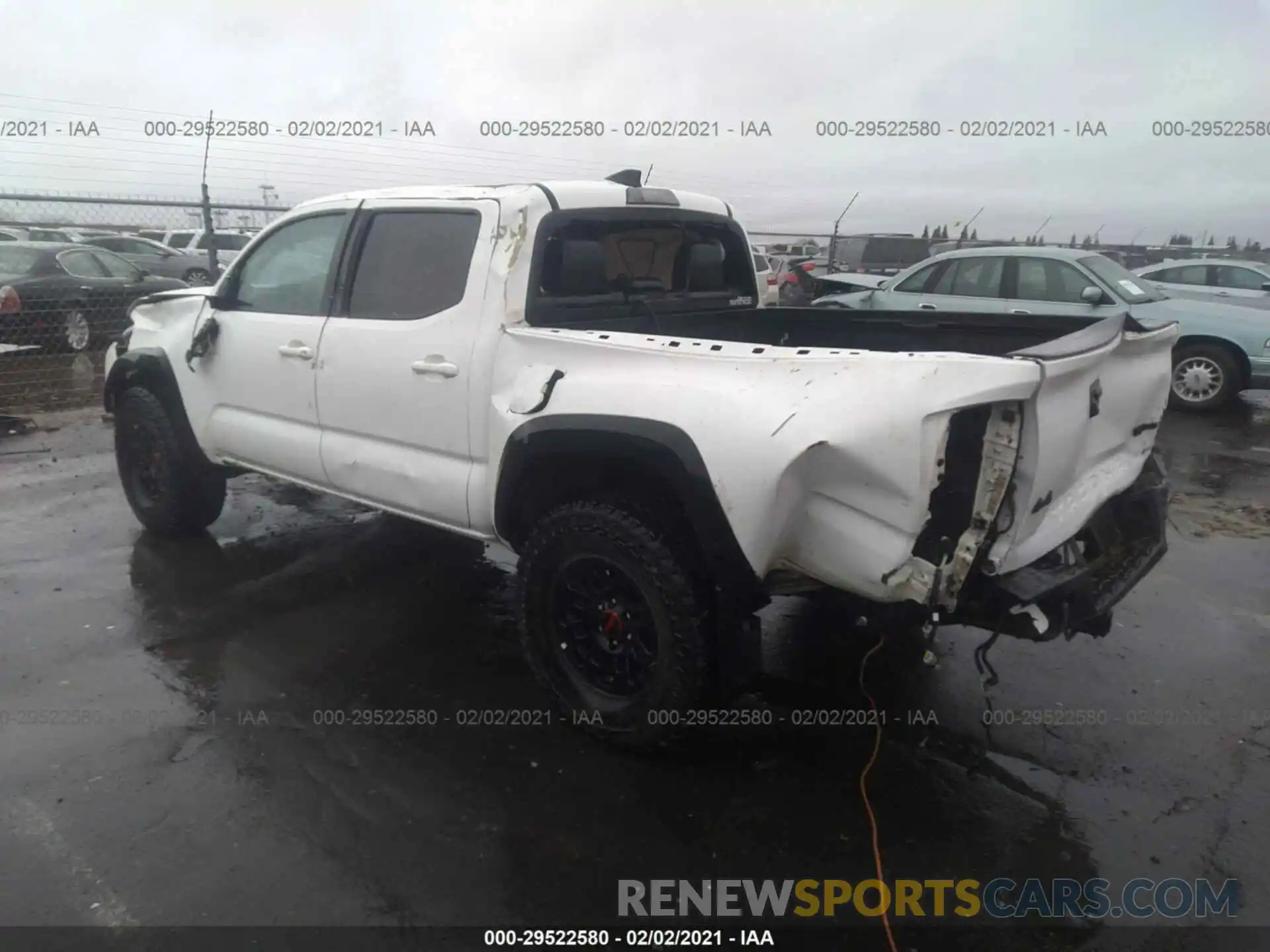 3 Фотография поврежденного автомобиля 5TFCZ5AN5KX209691 TOYOTA TACOMA 4WD 2019