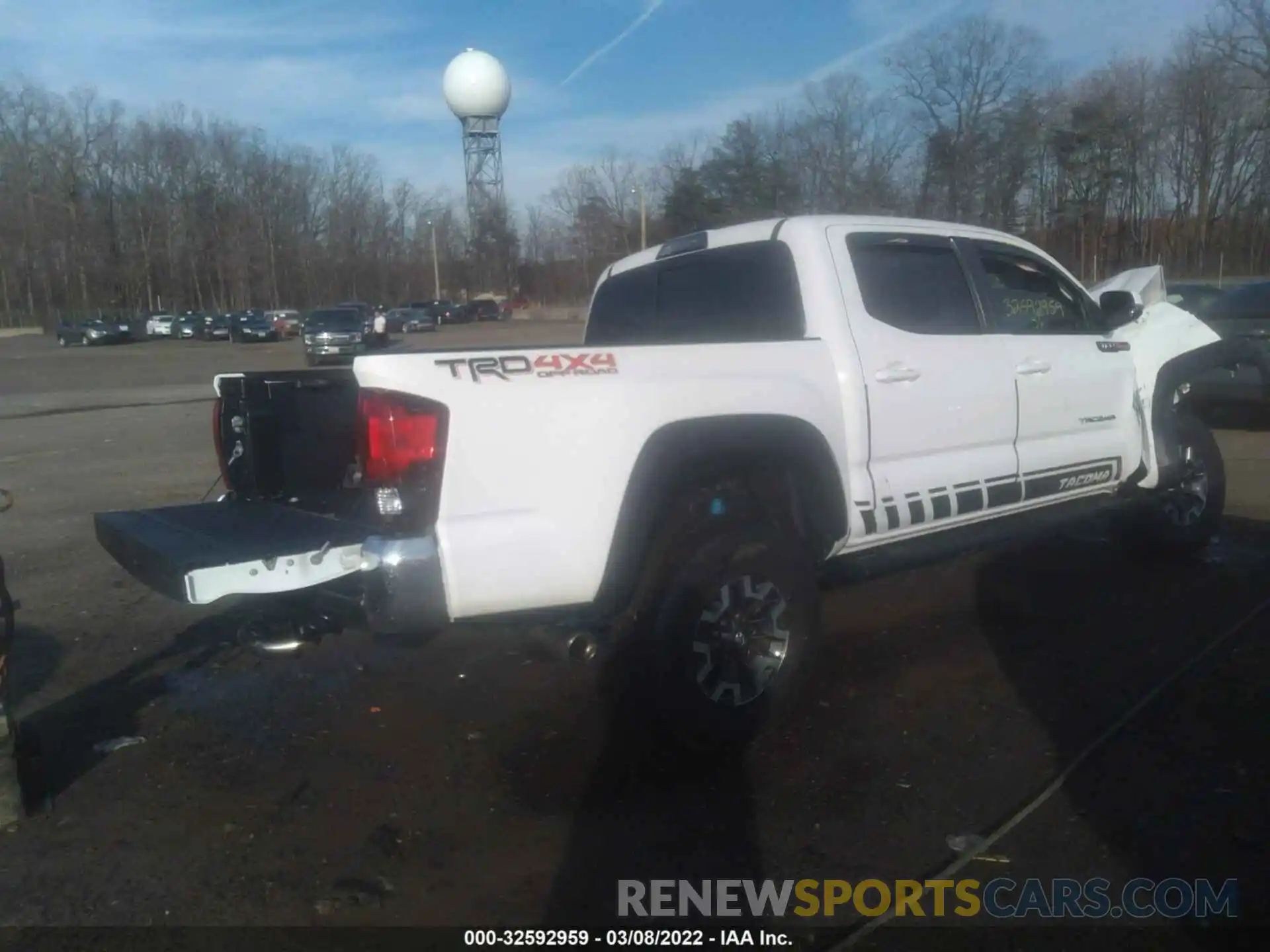 4 Photograph of a damaged car 5TFCZ5AN5KX210209 TOYOTA TACOMA 4WD 2019