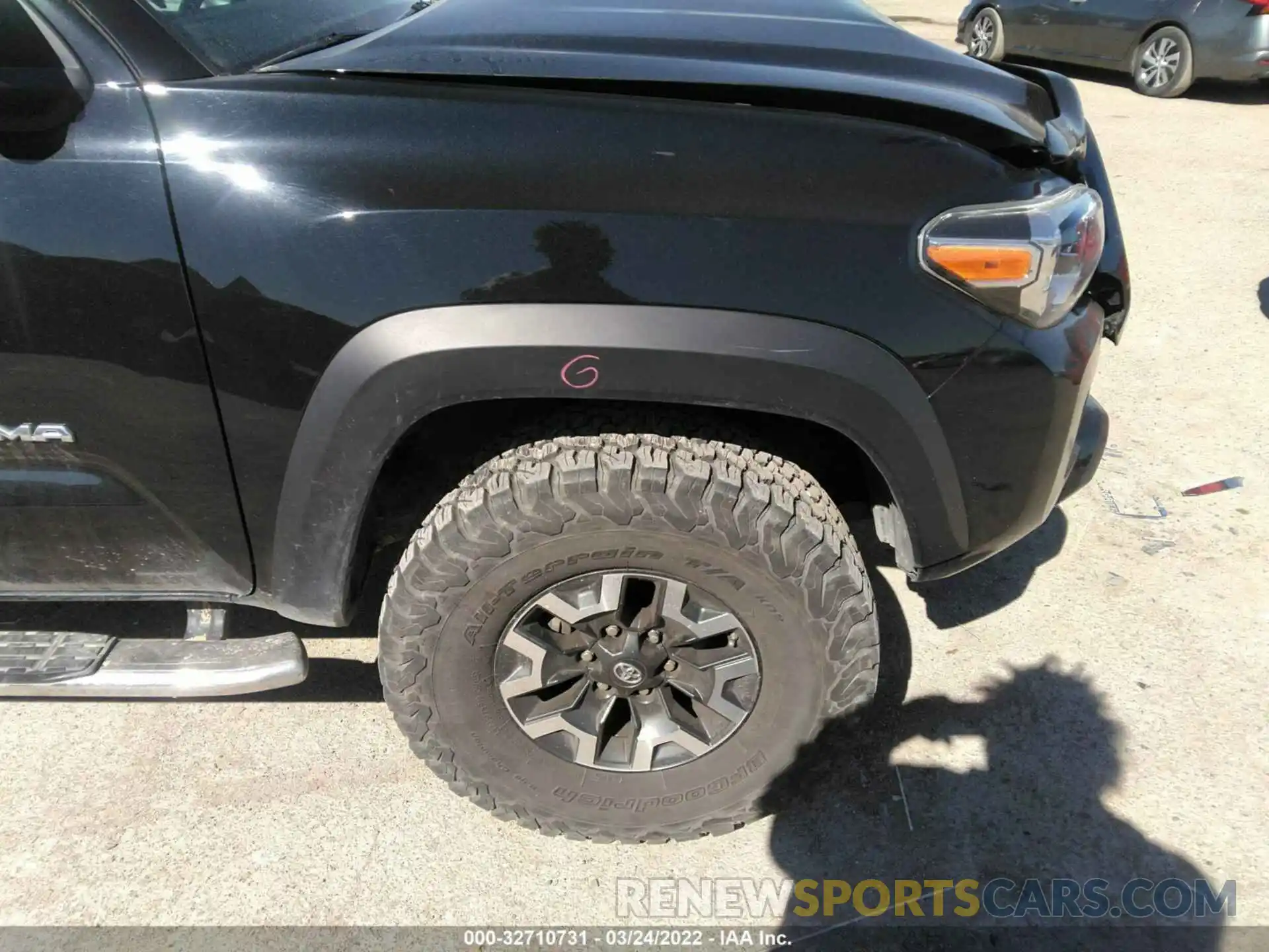 14 Фотография поврежденного автомобиля 5TFCZ5AN6KX165927 TOYOTA TACOMA 4WD 2019