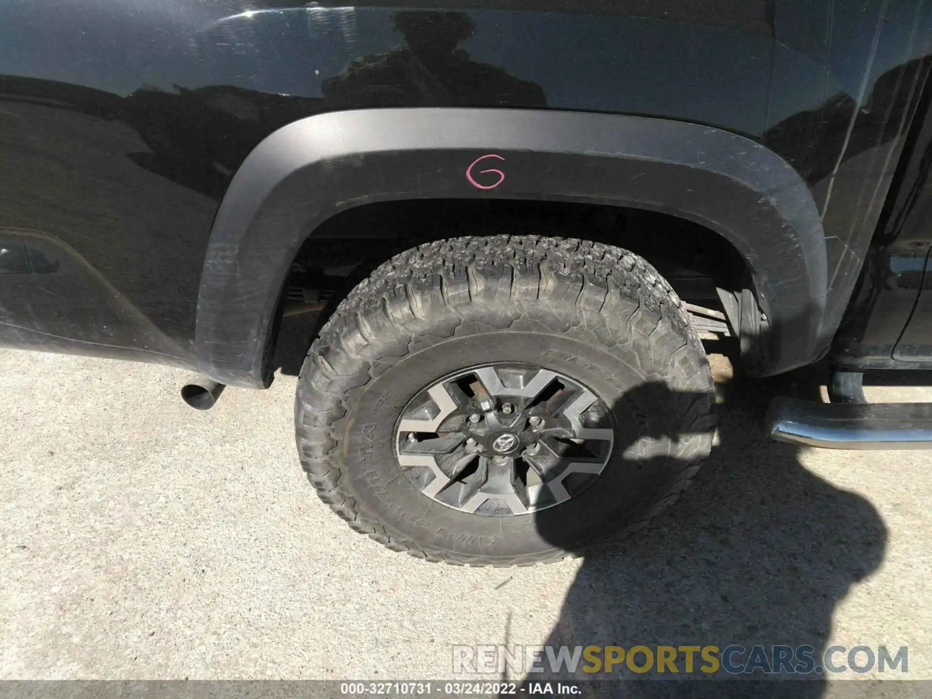 15 Photograph of a damaged car 5TFCZ5AN6KX165927 TOYOTA TACOMA 4WD 2019