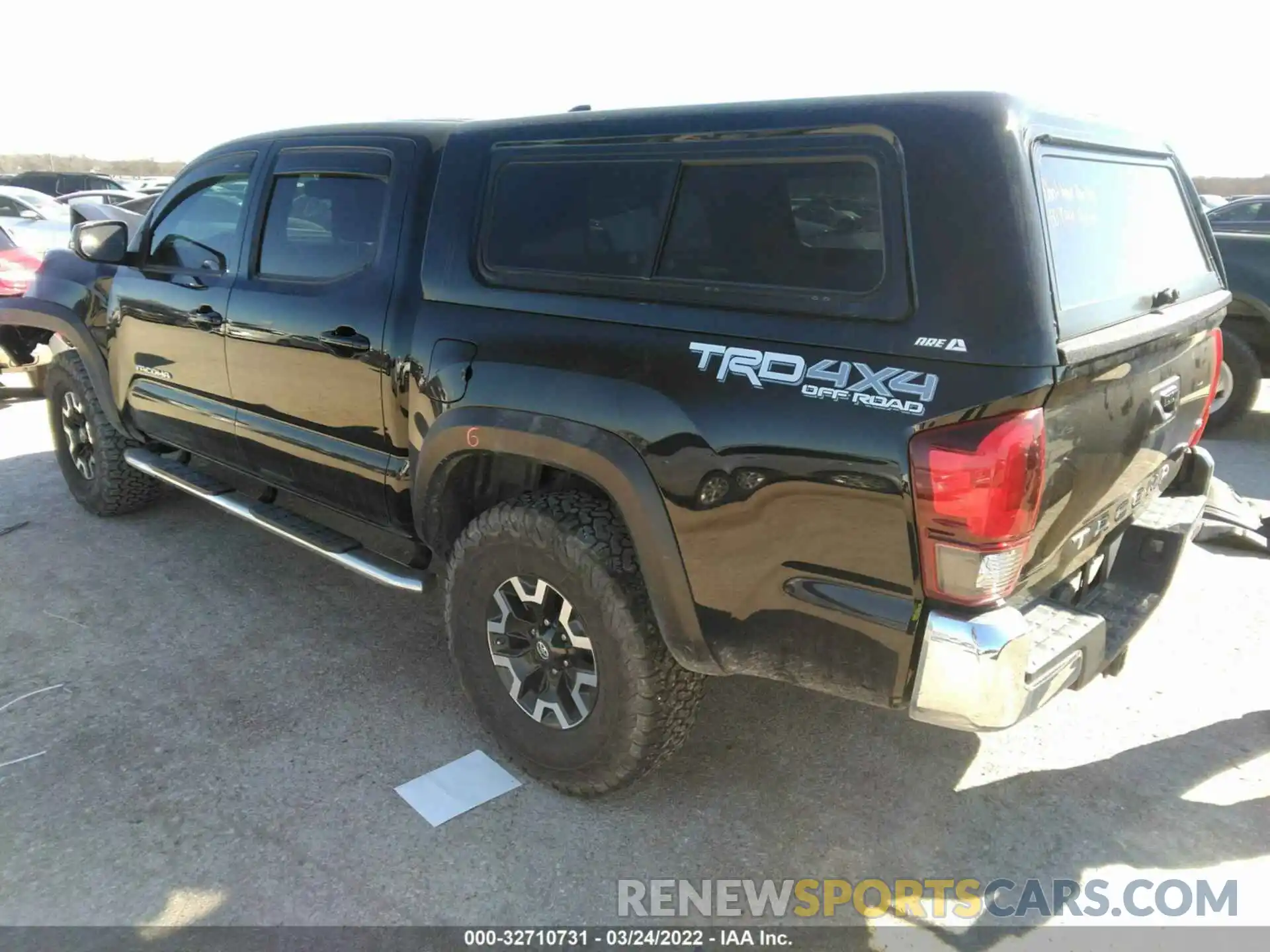 3 Фотография поврежденного автомобиля 5TFCZ5AN6KX165927 TOYOTA TACOMA 4WD 2019