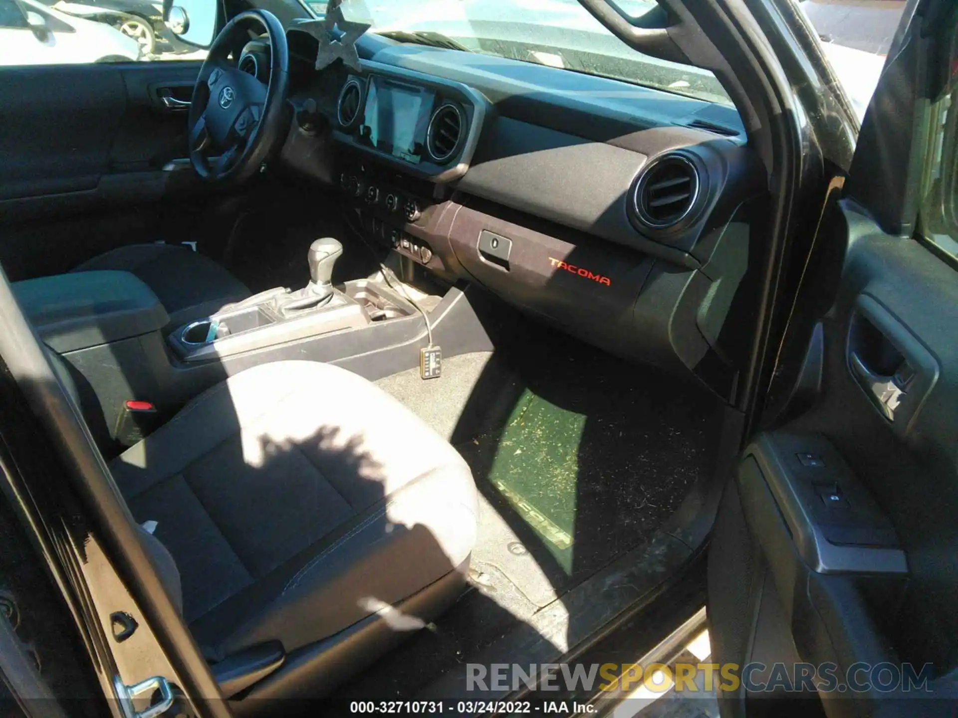 5 Photograph of a damaged car 5TFCZ5AN6KX165927 TOYOTA TACOMA 4WD 2019