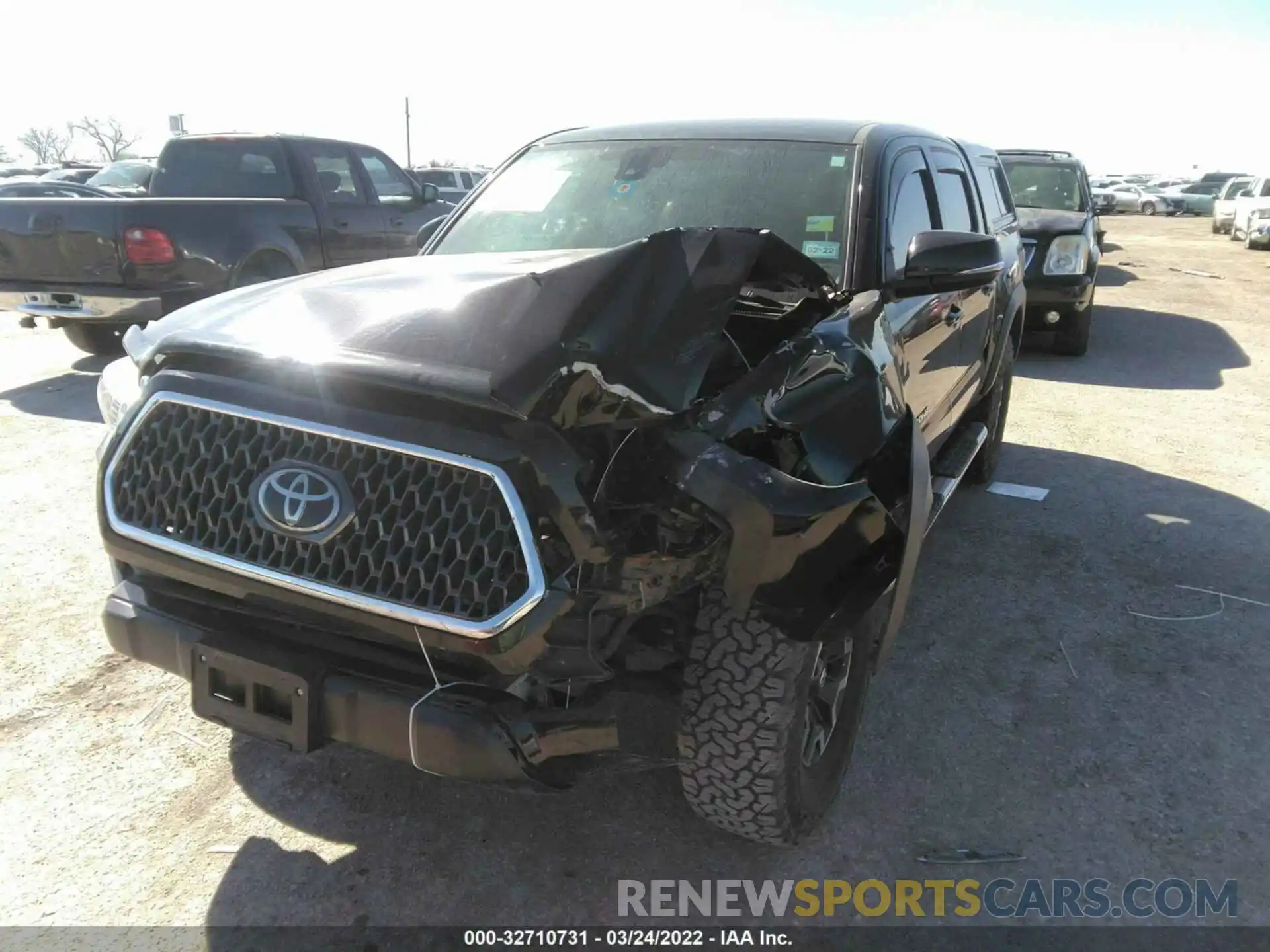 6 Photograph of a damaged car 5TFCZ5AN6KX165927 TOYOTA TACOMA 4WD 2019