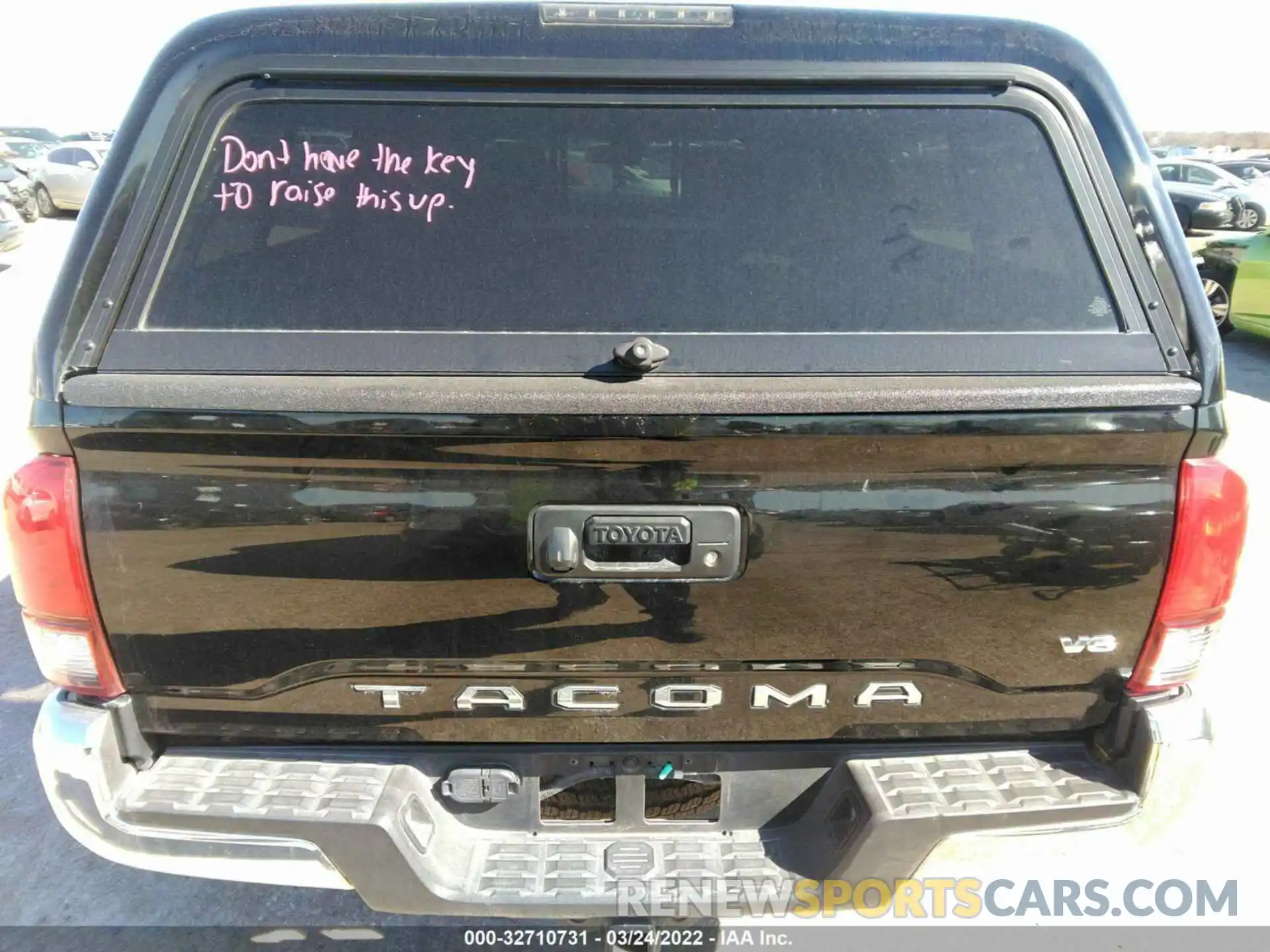 8 Photograph of a damaged car 5TFCZ5AN6KX165927 TOYOTA TACOMA 4WD 2019