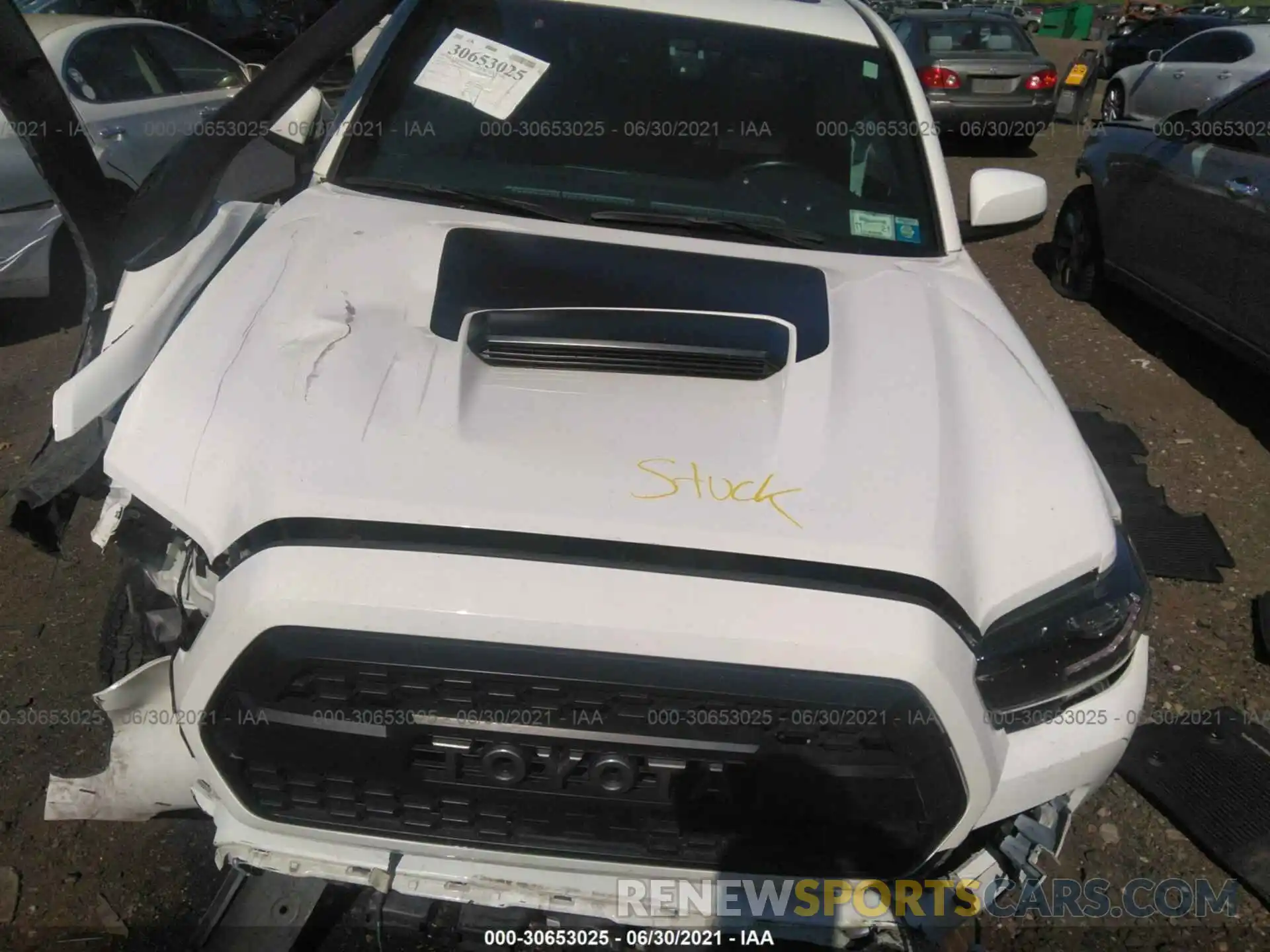 10 Photograph of a damaged car 5TFCZ5AN6KX166947 TOYOTA TACOMA 4WD 2019