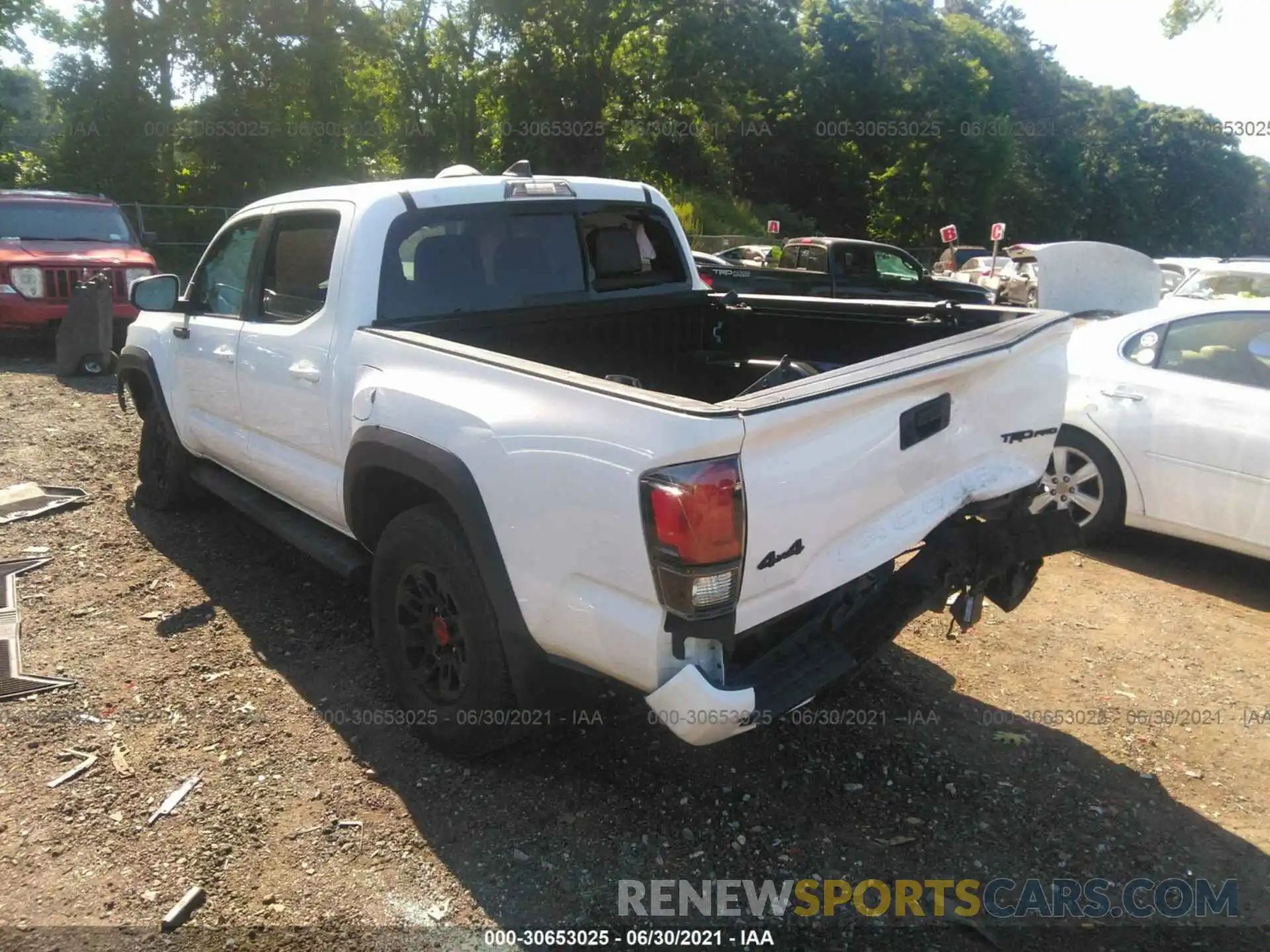 3 Photograph of a damaged car 5TFCZ5AN6KX166947 TOYOTA TACOMA 4WD 2019