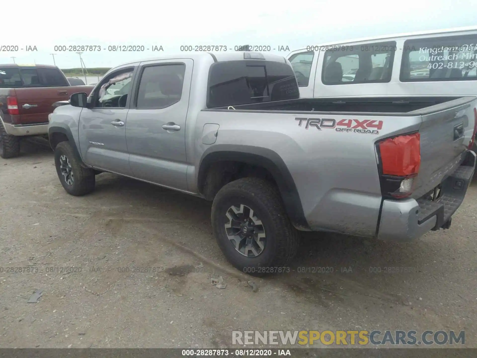 3 Photograph of a damaged car 5TFCZ5AN6KX167323 TOYOTA TACOMA 4WD 2019