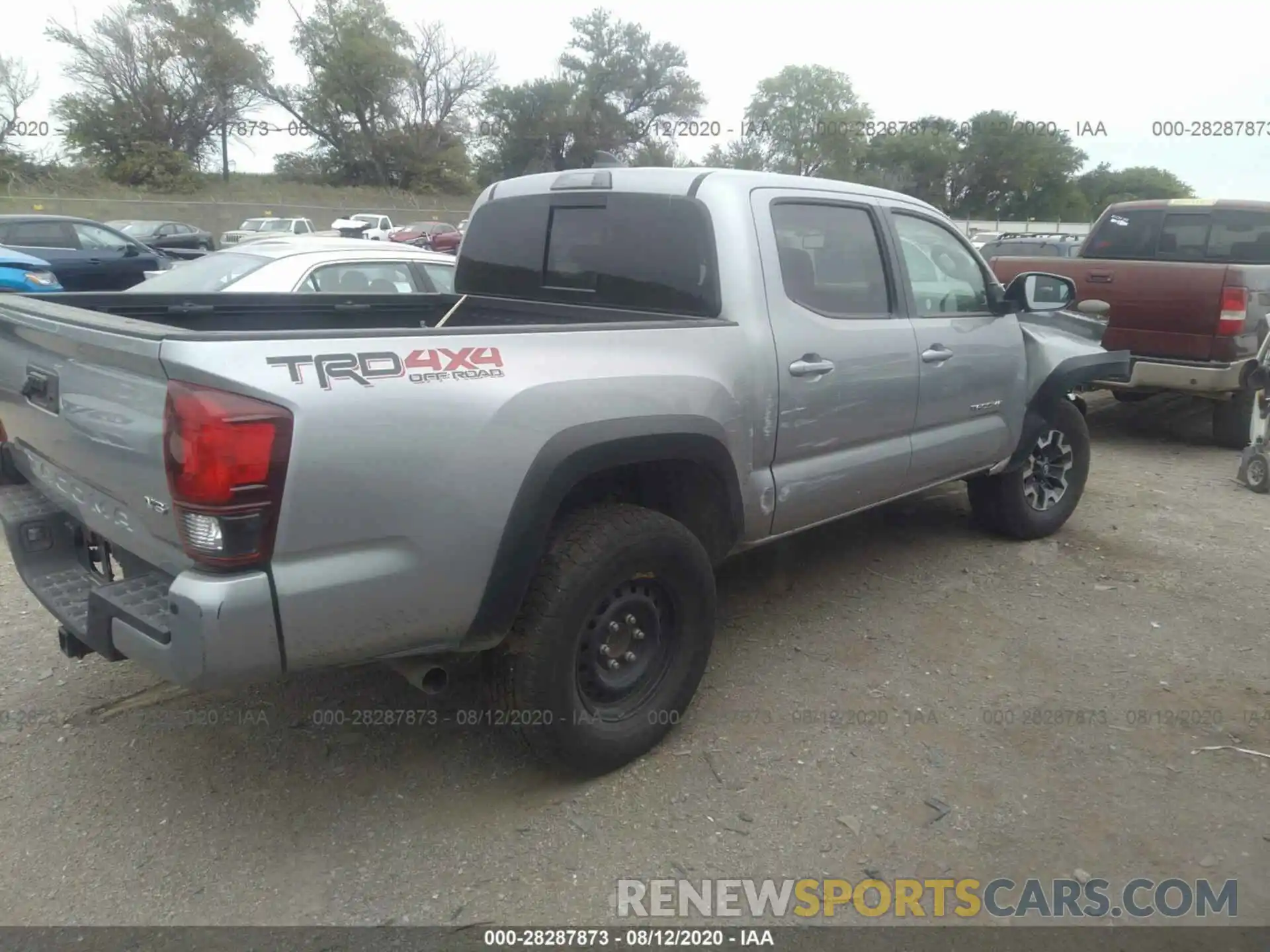 4 Фотография поврежденного автомобиля 5TFCZ5AN6KX167323 TOYOTA TACOMA 4WD 2019