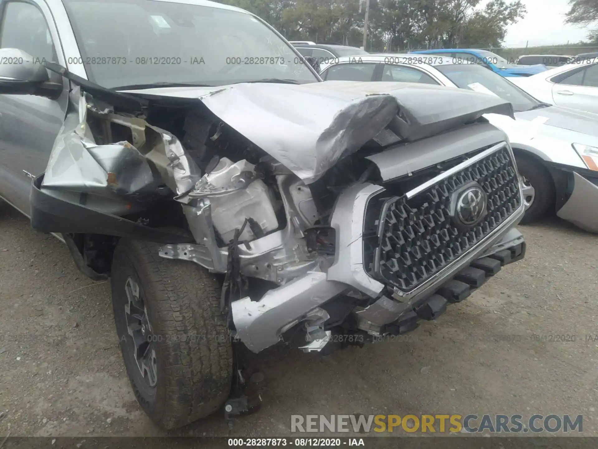 6 Photograph of a damaged car 5TFCZ5AN6KX167323 TOYOTA TACOMA 4WD 2019