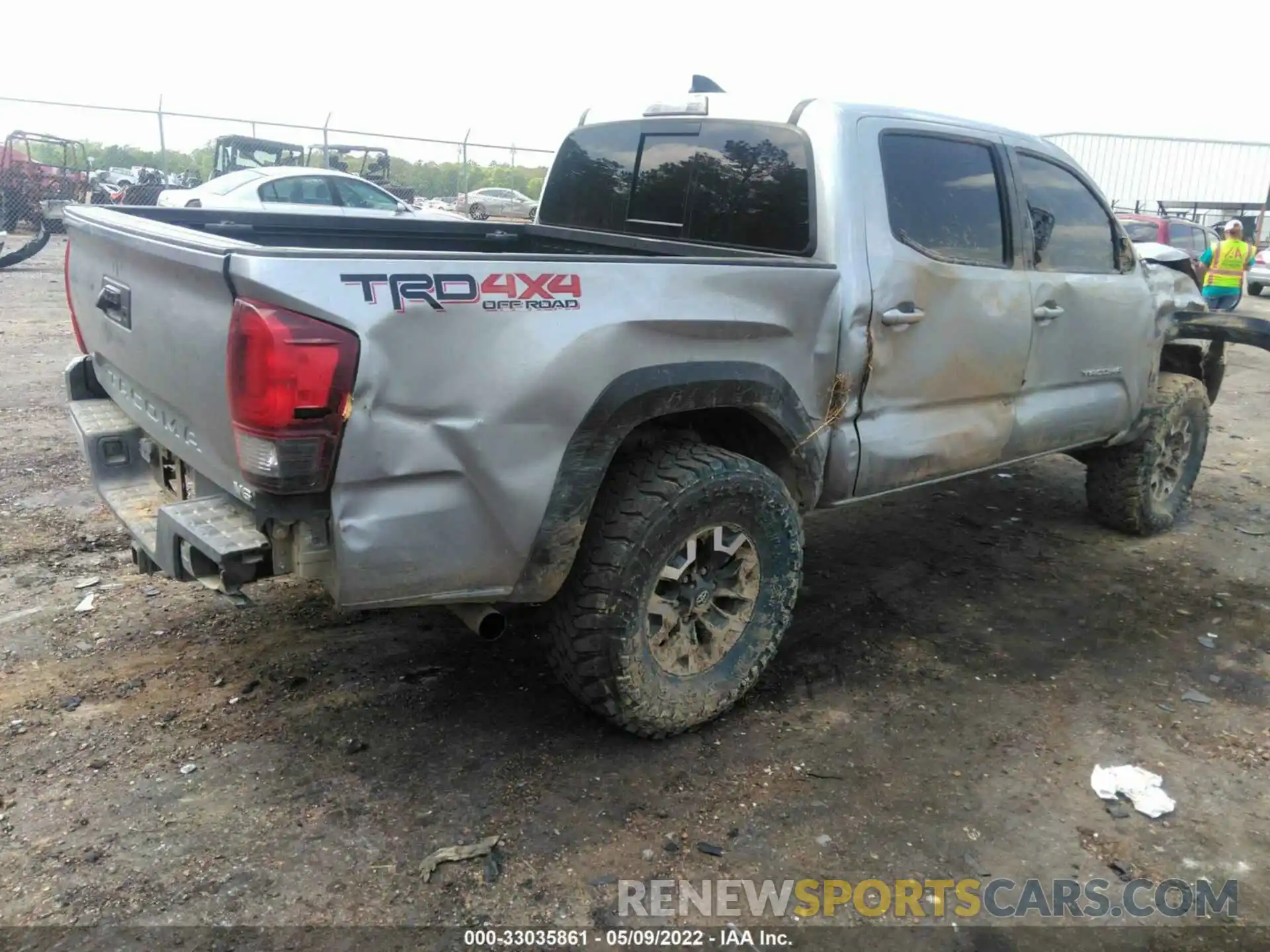 4 Фотография поврежденного автомобиля 5TFCZ5AN6KX168004 TOYOTA TACOMA 4WD 2019