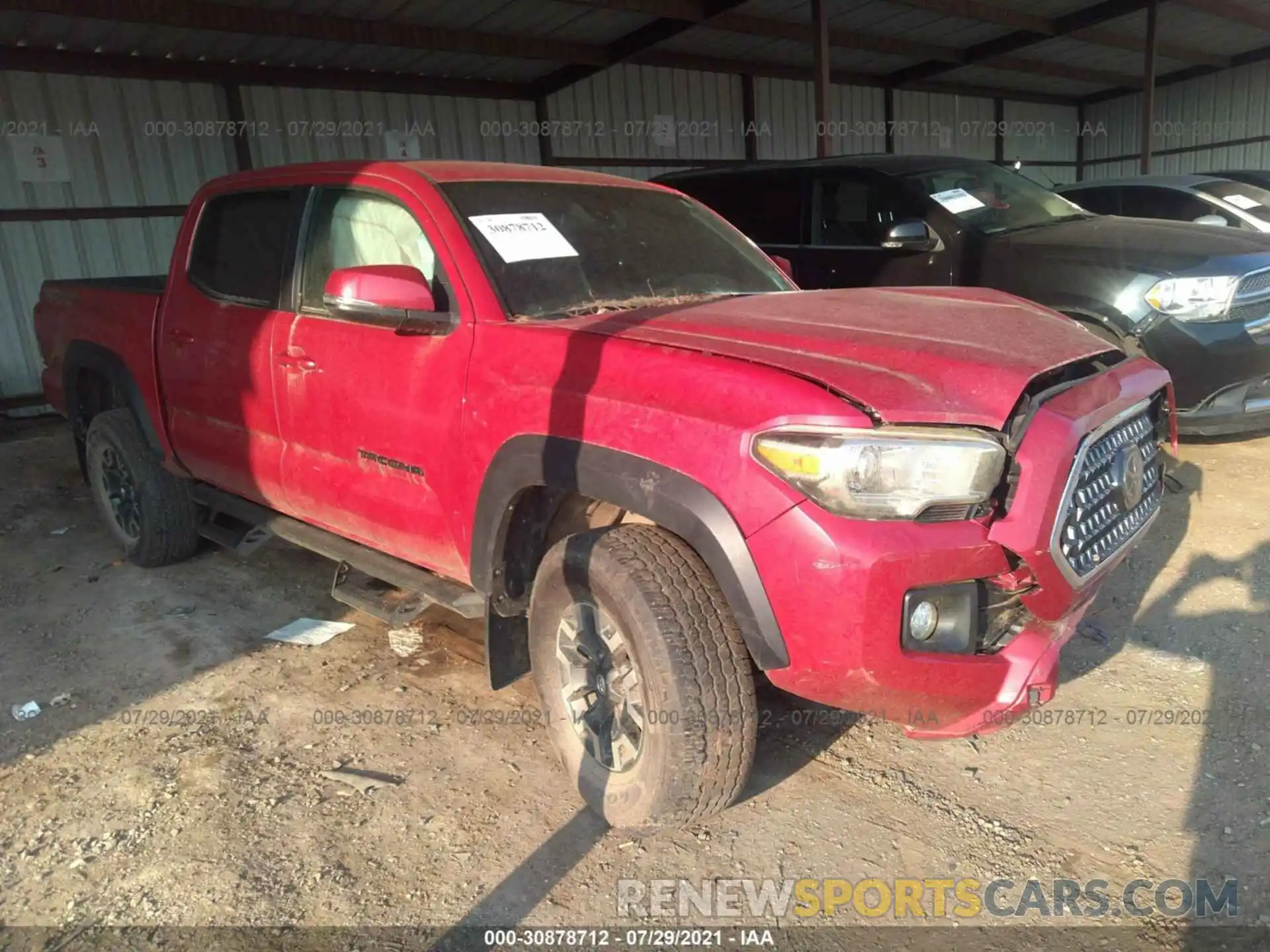 1 Фотография поврежденного автомобиля 5TFCZ5AN6KX168570 TOYOTA TACOMA 4WD 2019