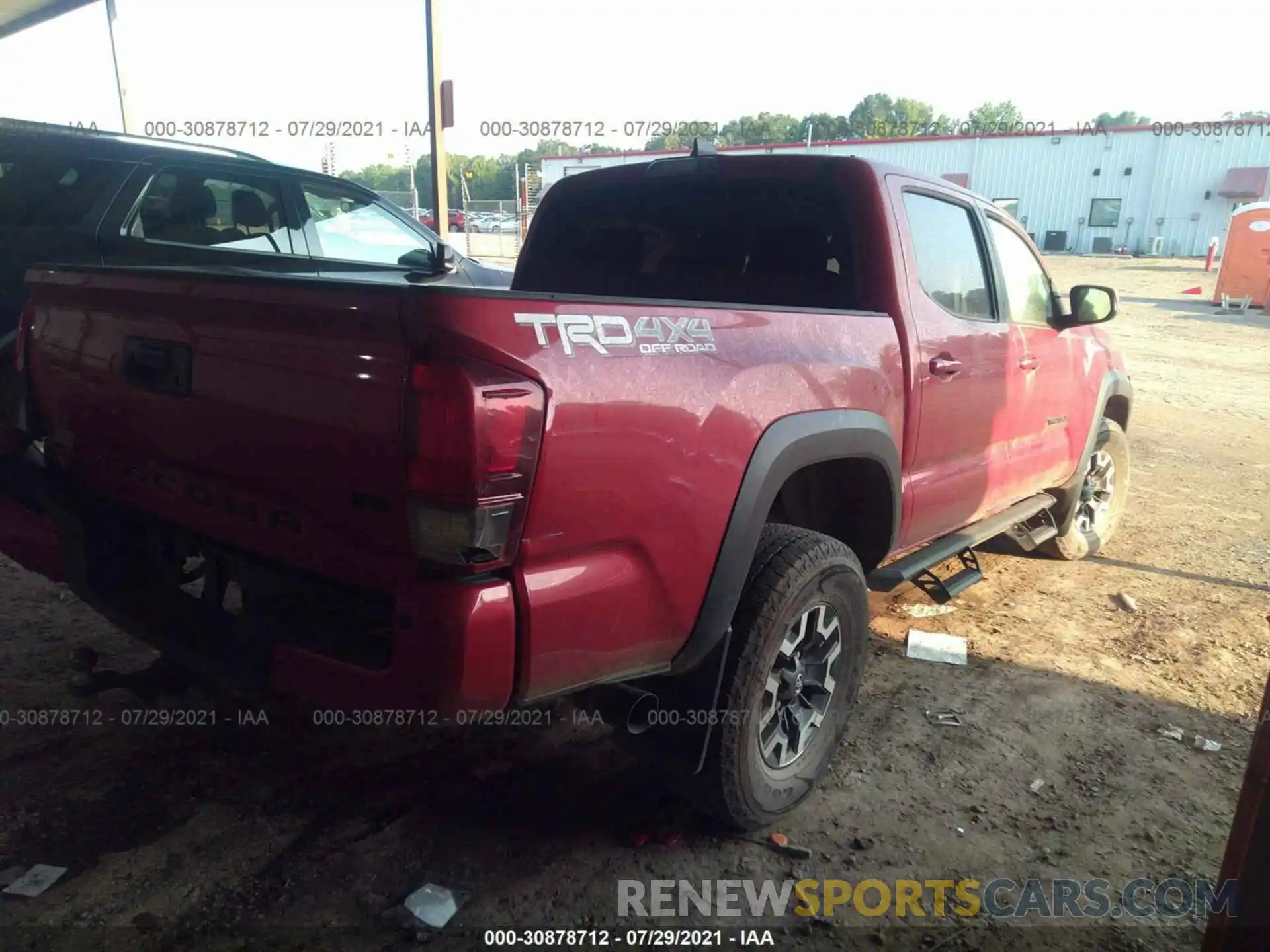 4 Photograph of a damaged car 5TFCZ5AN6KX168570 TOYOTA TACOMA 4WD 2019