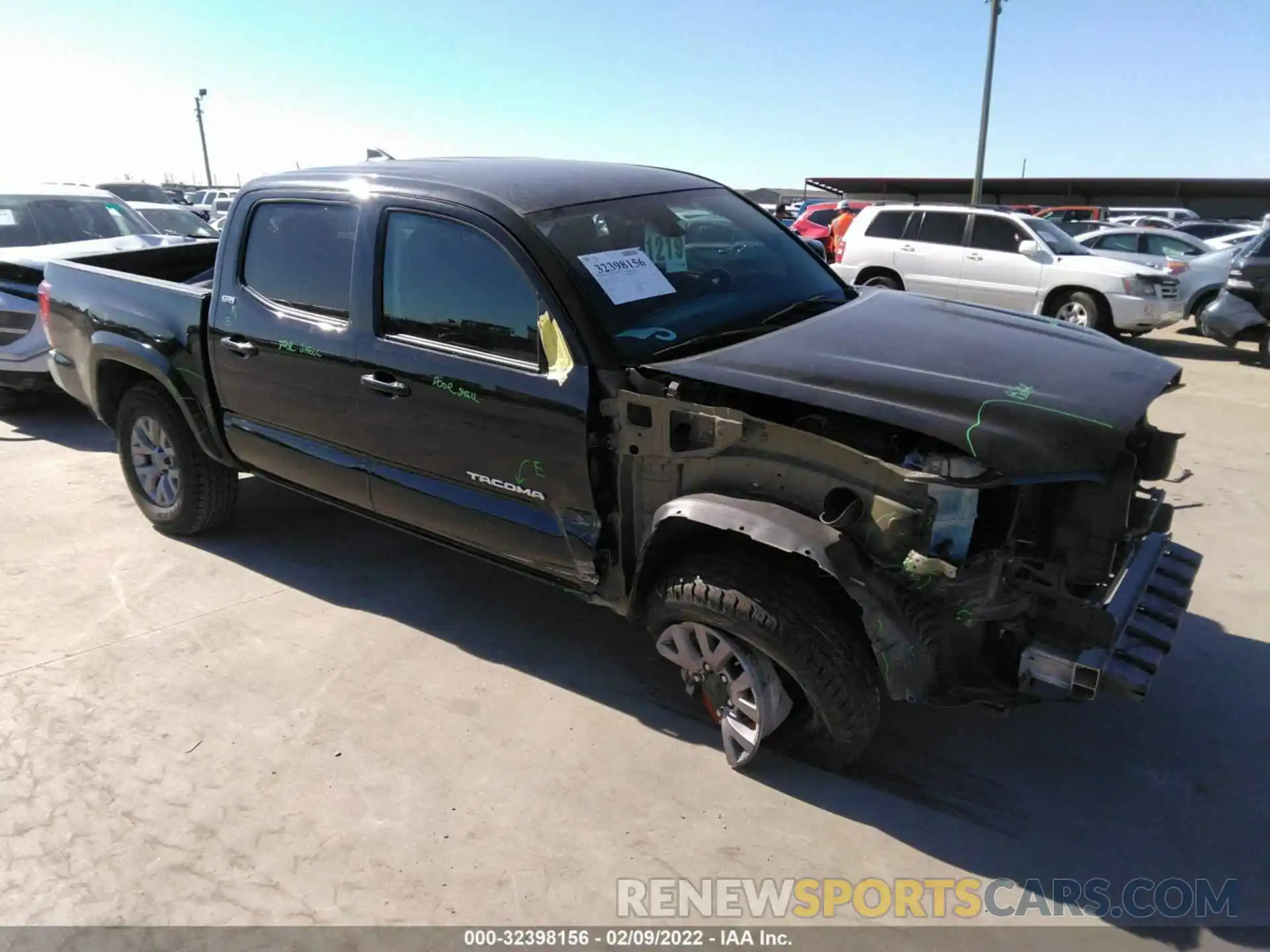 1 Photograph of a damaged car 5TFCZ5AN6KX177138 TOYOTA TACOMA 4WD 2019