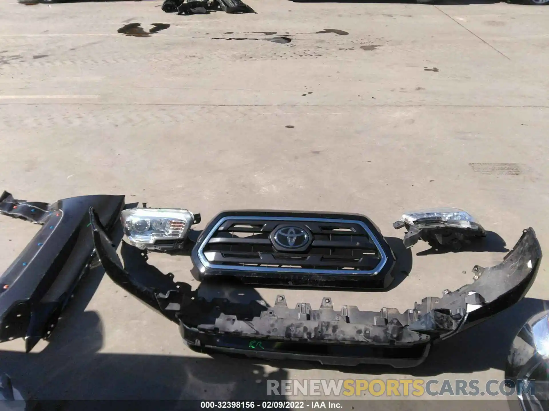 12 Photograph of a damaged car 5TFCZ5AN6KX177138 TOYOTA TACOMA 4WD 2019