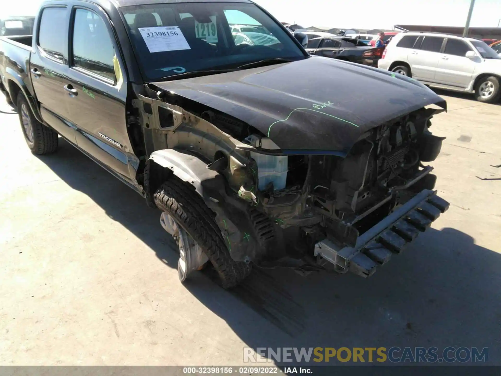 6 Photograph of a damaged car 5TFCZ5AN6KX177138 TOYOTA TACOMA 4WD 2019