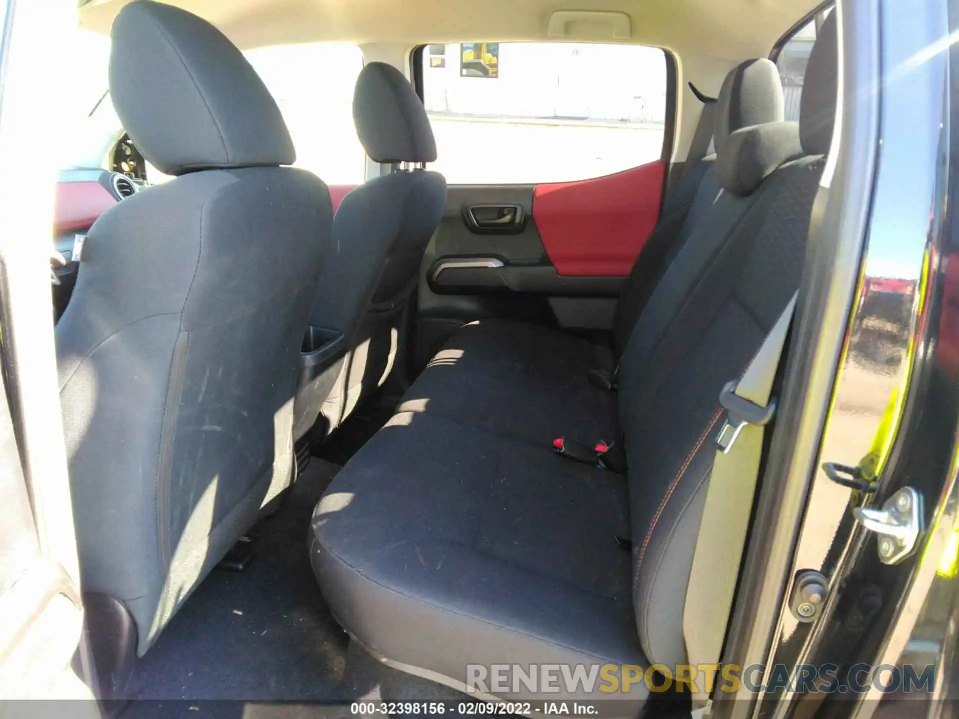 8 Photograph of a damaged car 5TFCZ5AN6KX177138 TOYOTA TACOMA 4WD 2019