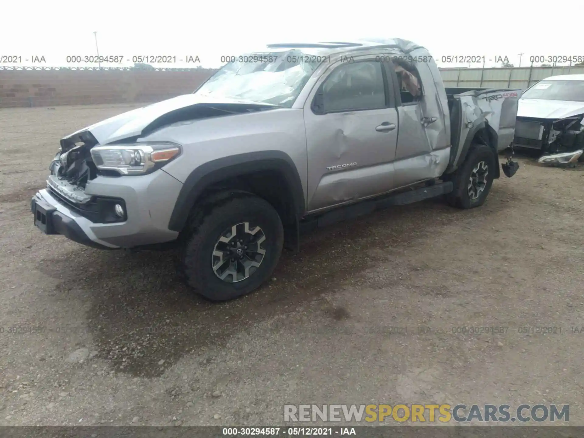 2 Фотография поврежденного автомобиля 5TFCZ5AN6KX179908 TOYOTA TACOMA 4WD 2019