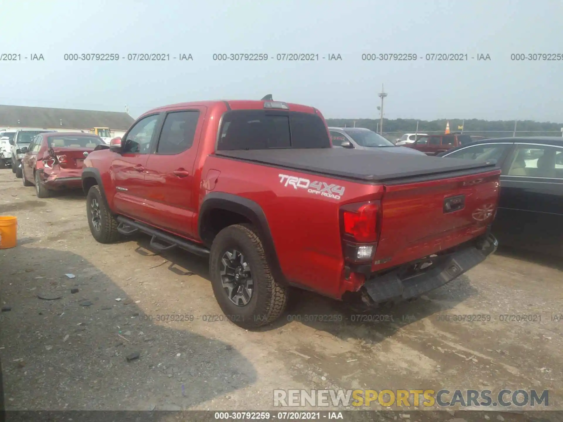 3 Фотография поврежденного автомобиля 5TFCZ5AN6KX182646 TOYOTA TACOMA 4WD 2019