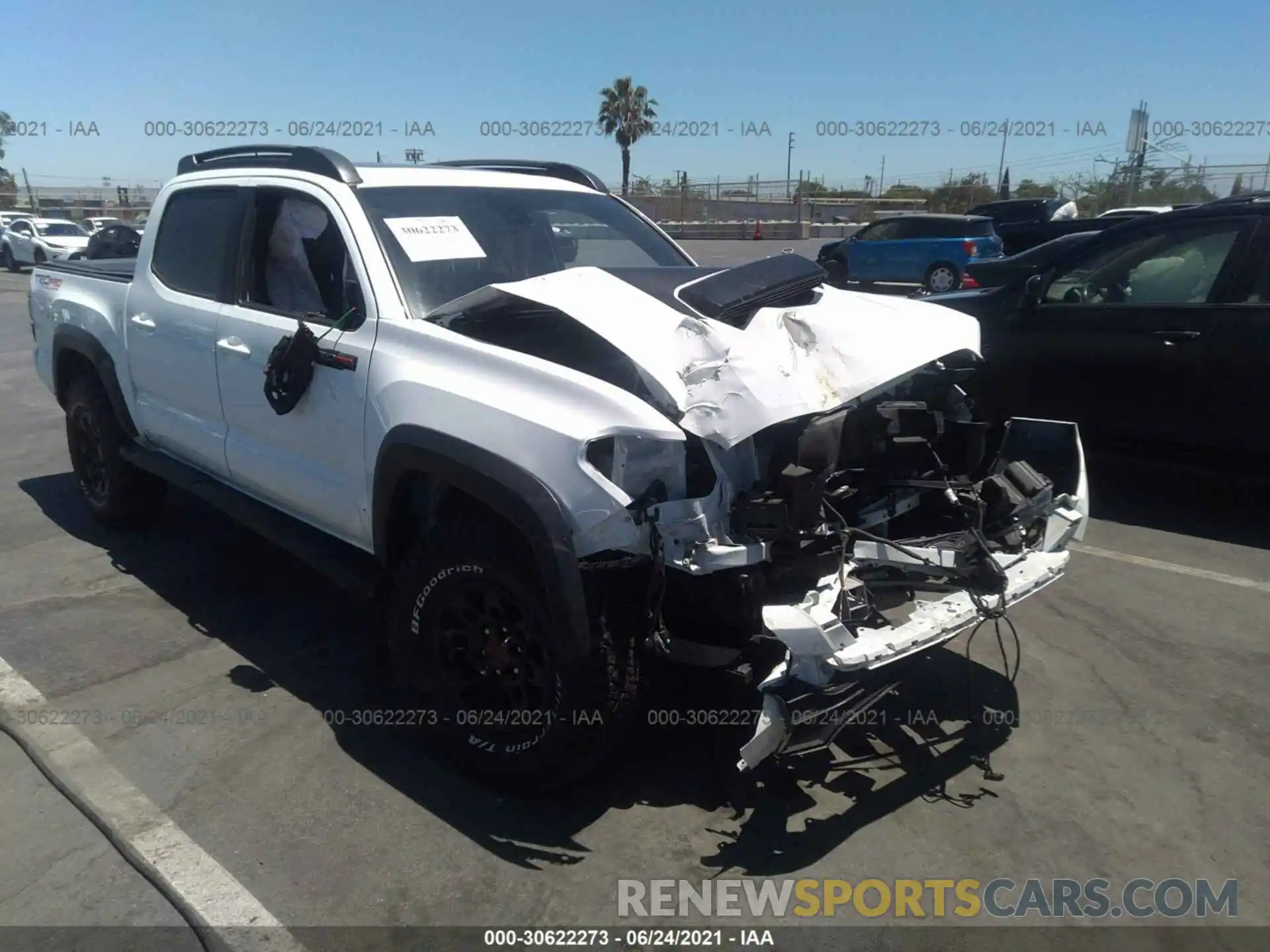 1 Photograph of a damaged car 5TFCZ5AN6KX186860 TOYOTA TACOMA 4WD 2019