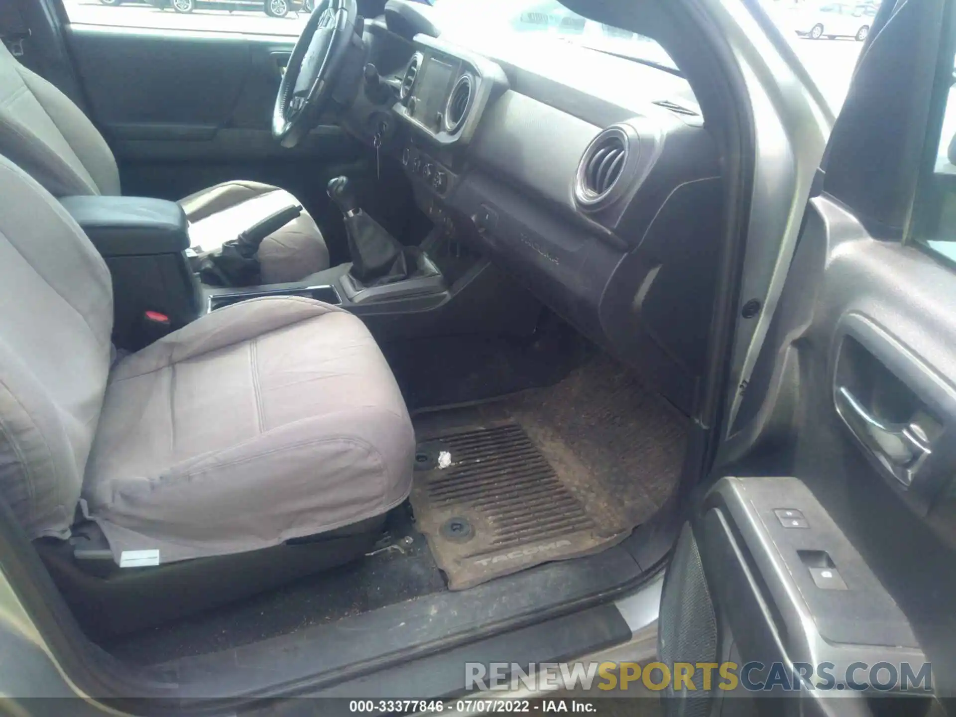 5 Photograph of a damaged car 5TFCZ5AN6KX188303 TOYOTA TACOMA 4WD 2019