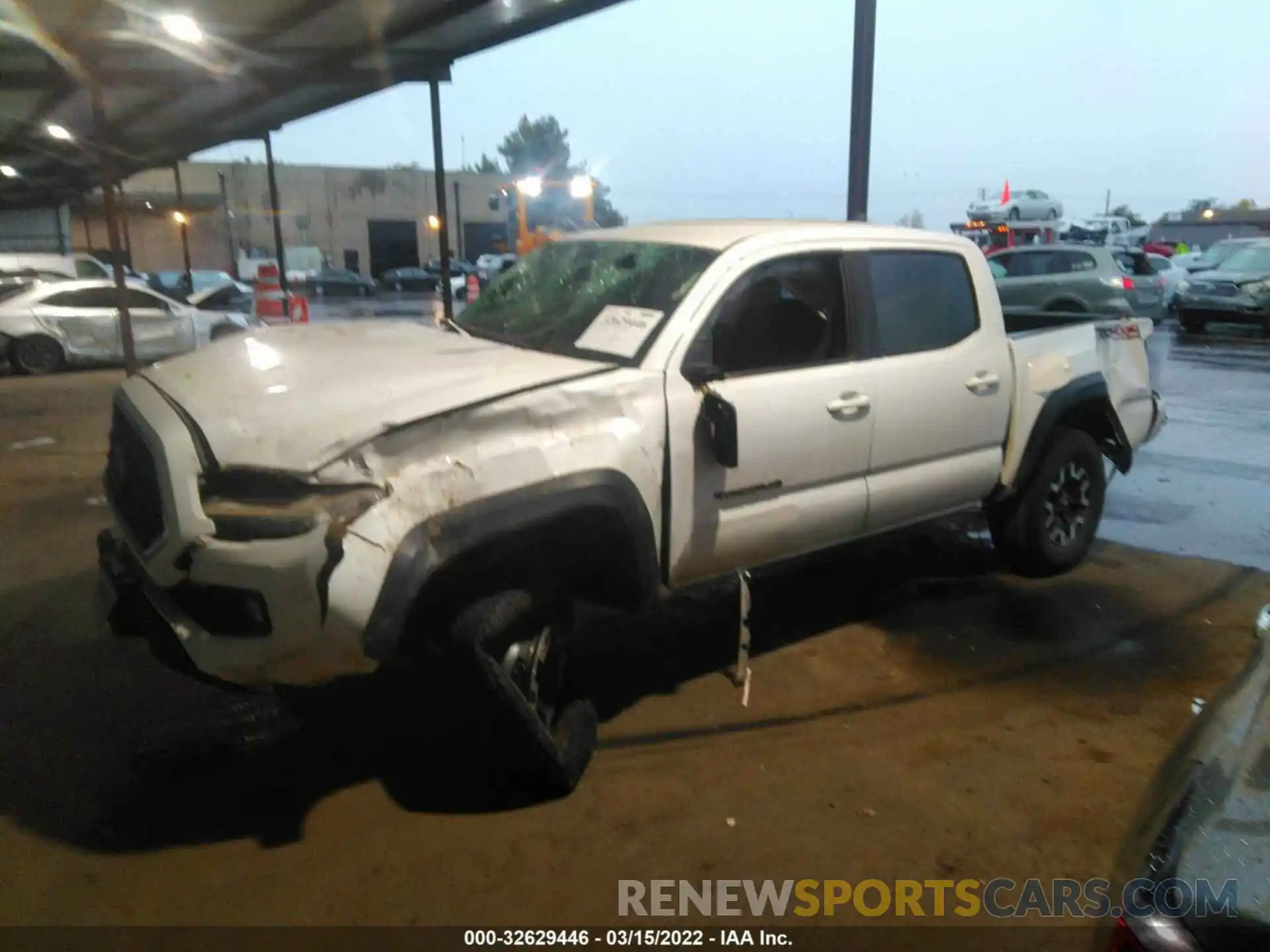 2 Фотография поврежденного автомобиля 5TFCZ5AN6KX188575 TOYOTA TACOMA 4WD 2019