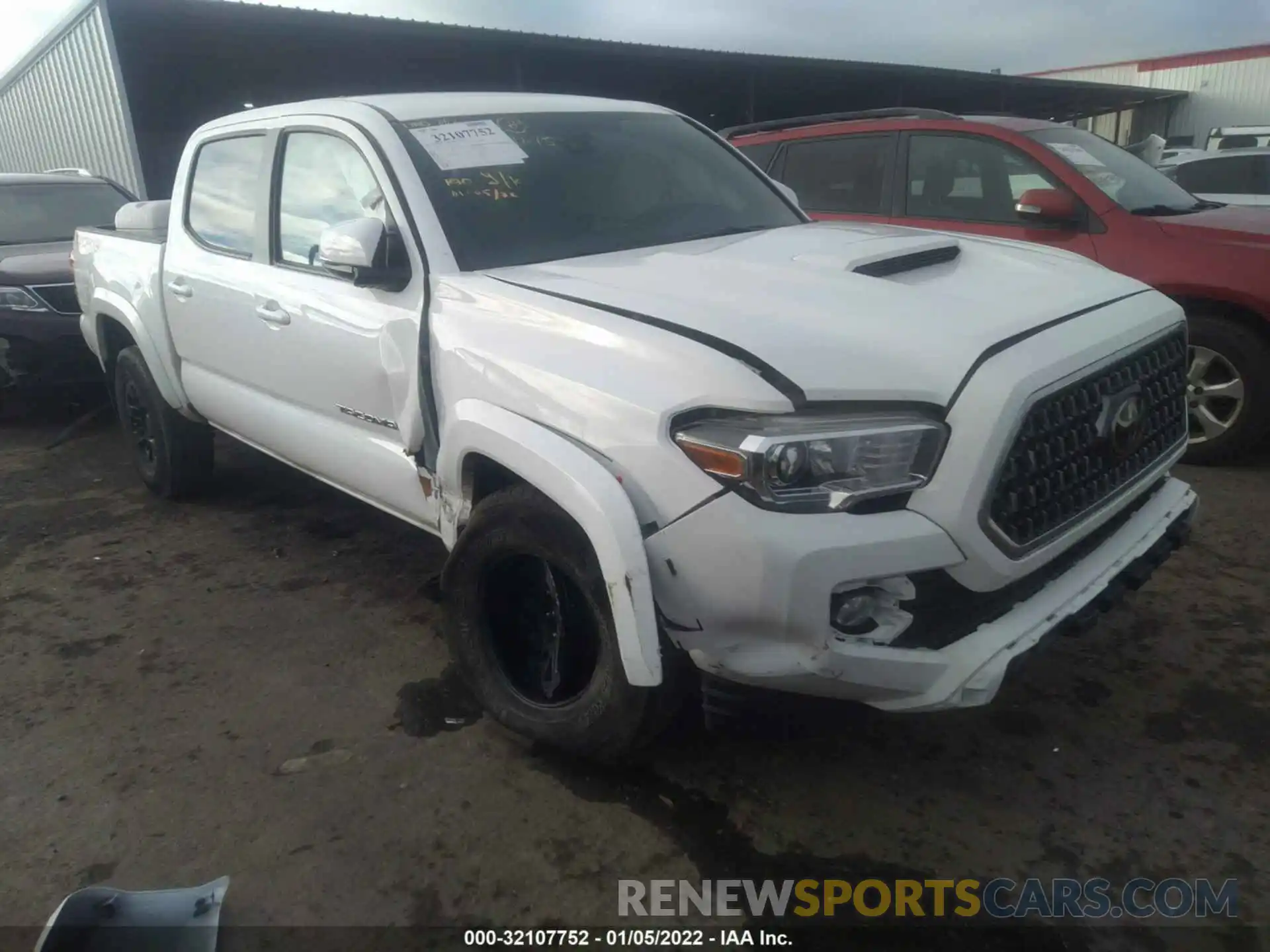 1 Photograph of a damaged car 5TFCZ5AN6KX191346 TOYOTA TACOMA 4WD 2019