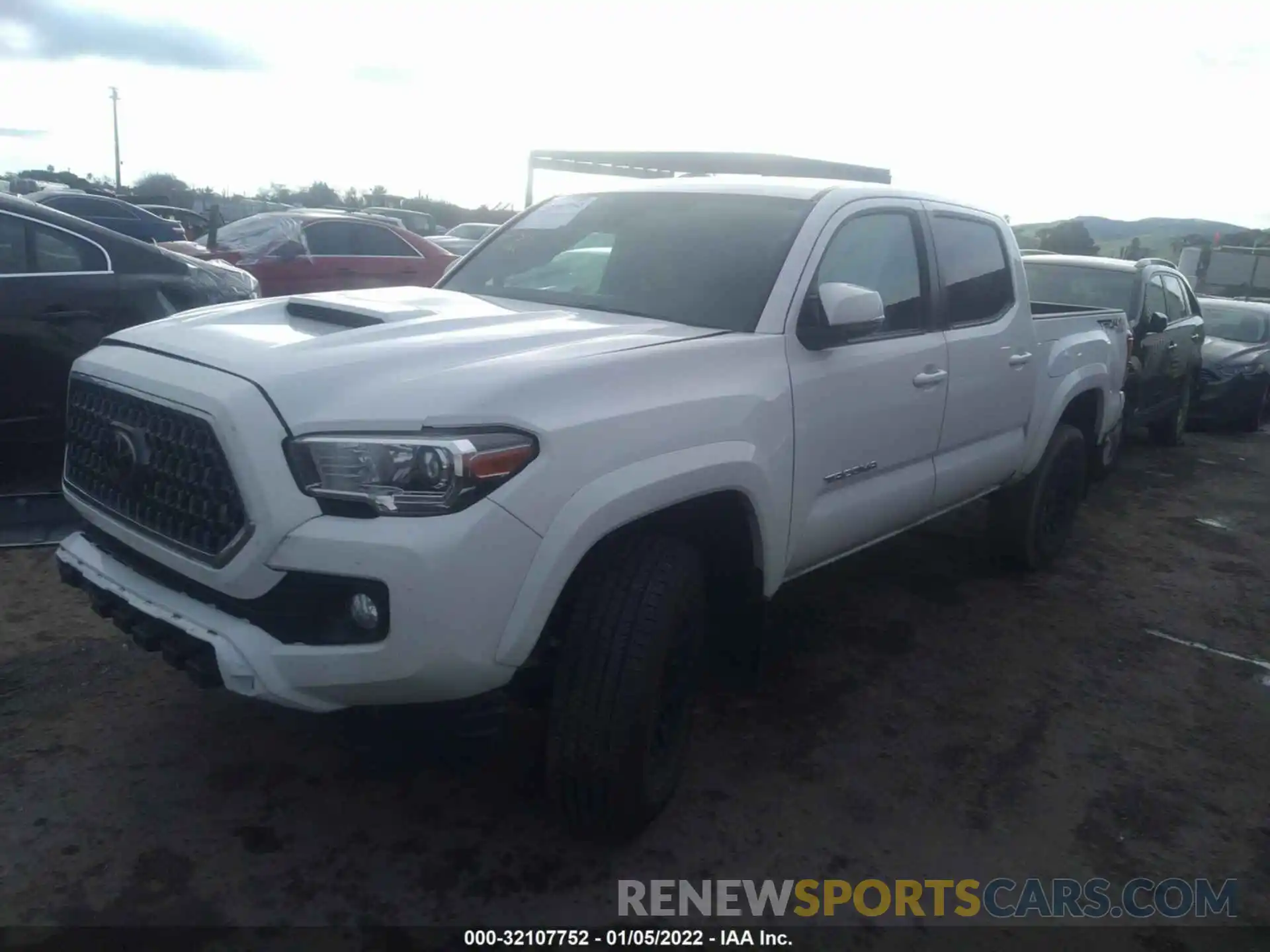 2 Photograph of a damaged car 5TFCZ5AN6KX191346 TOYOTA TACOMA 4WD 2019