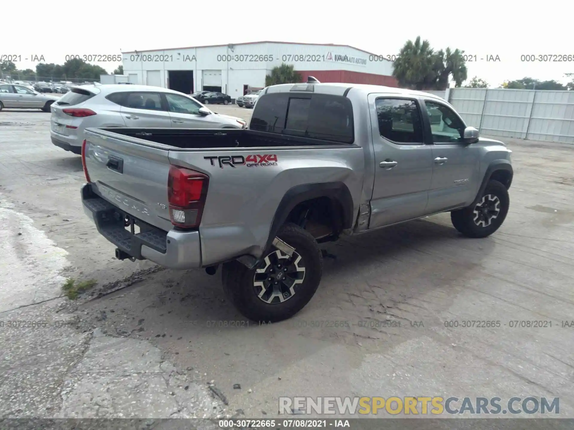 4 Фотография поврежденного автомобиля 5TFCZ5AN6KX191749 TOYOTA TACOMA 4WD 2019