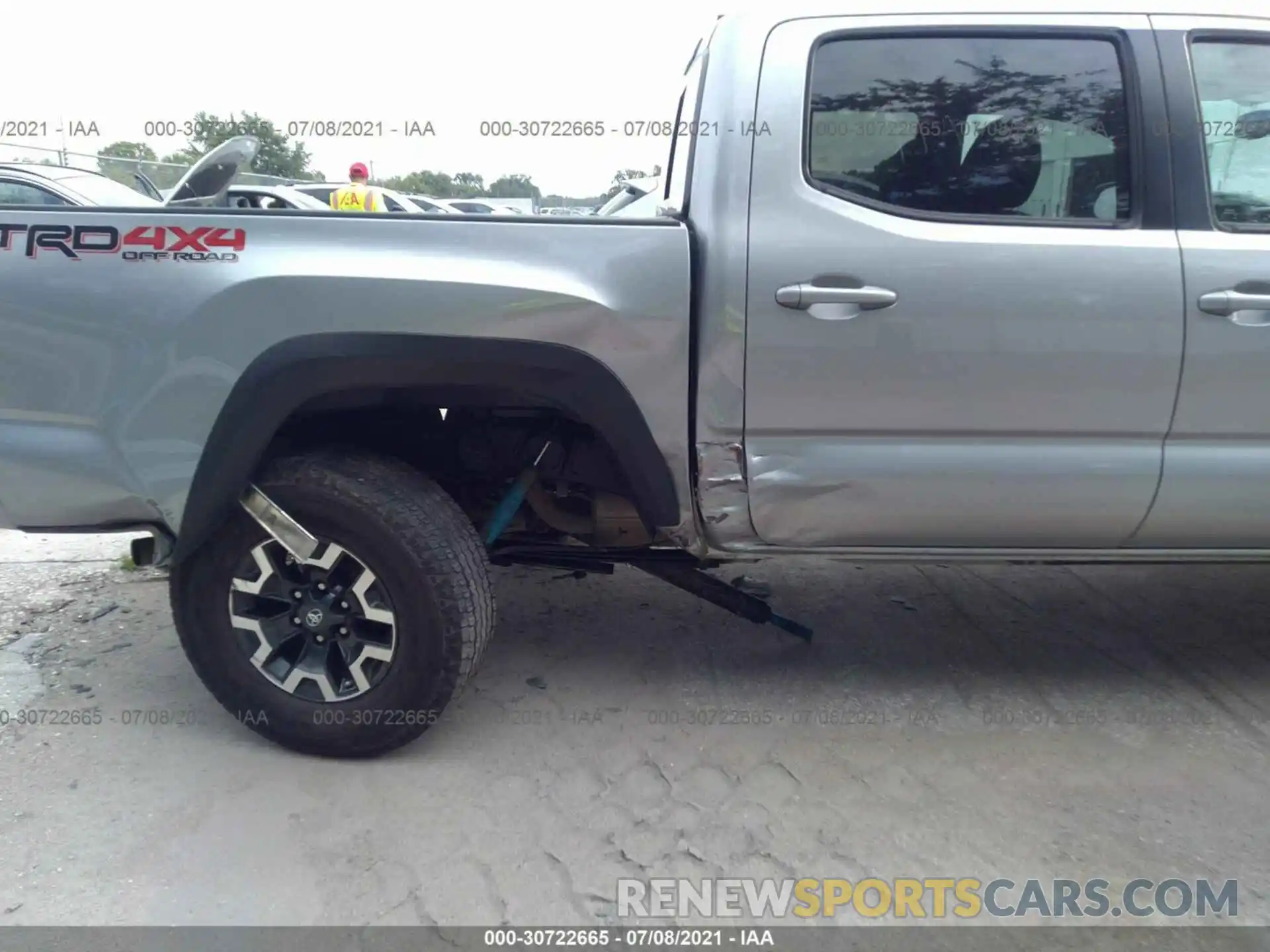 6 Photograph of a damaged car 5TFCZ5AN6KX191749 TOYOTA TACOMA 4WD 2019