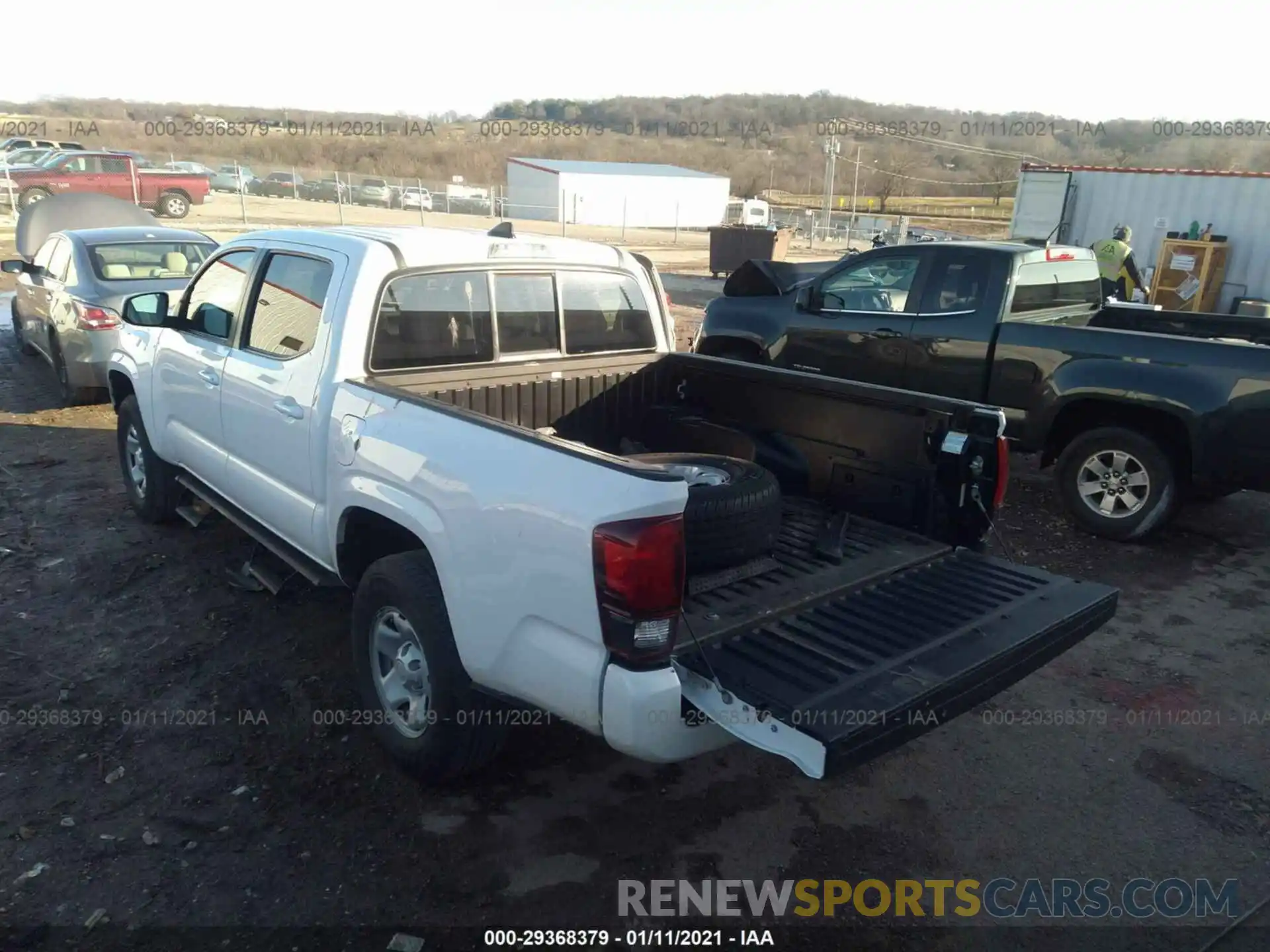 3 Фотография поврежденного автомобиля 5TFCZ5AN6KX198961 TOYOTA TACOMA 4WD 2019