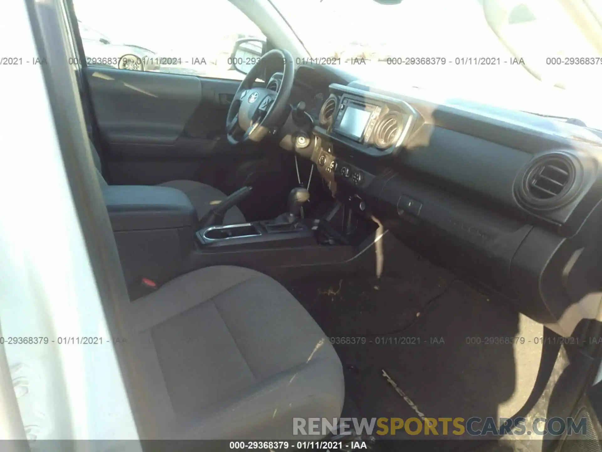 5 Photograph of a damaged car 5TFCZ5AN6KX198961 TOYOTA TACOMA 4WD 2019