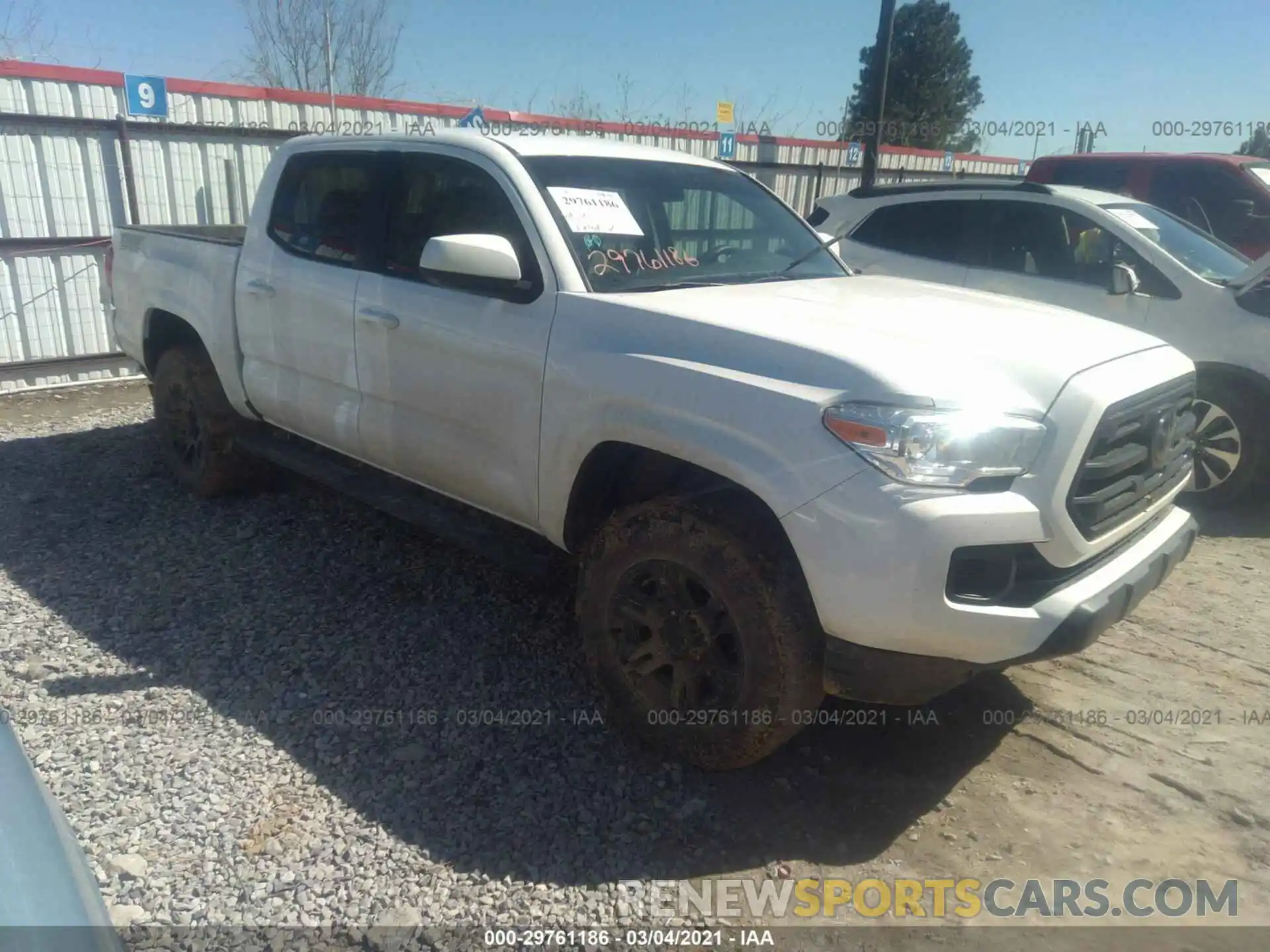 1 Photograph of a damaged car 5TFCZ5AN6KX202670 TOYOTA TACOMA 4WD 2019