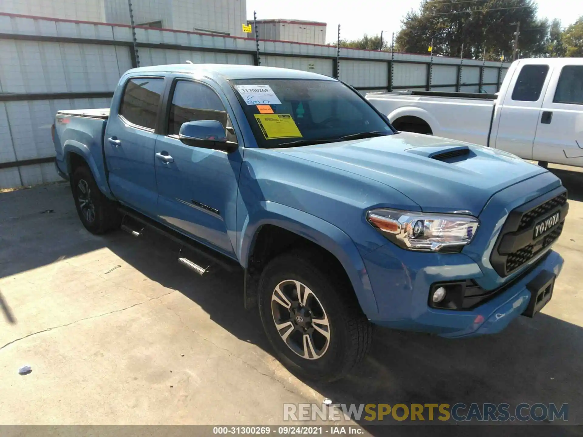 1 Photograph of a damaged car 5TFCZ5AN6KX212051 TOYOTA TACOMA 4WD 2019