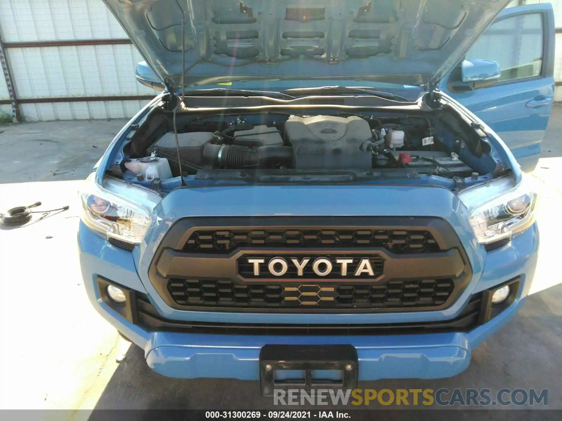 10 Photograph of a damaged car 5TFCZ5AN6KX212051 TOYOTA TACOMA 4WD 2019